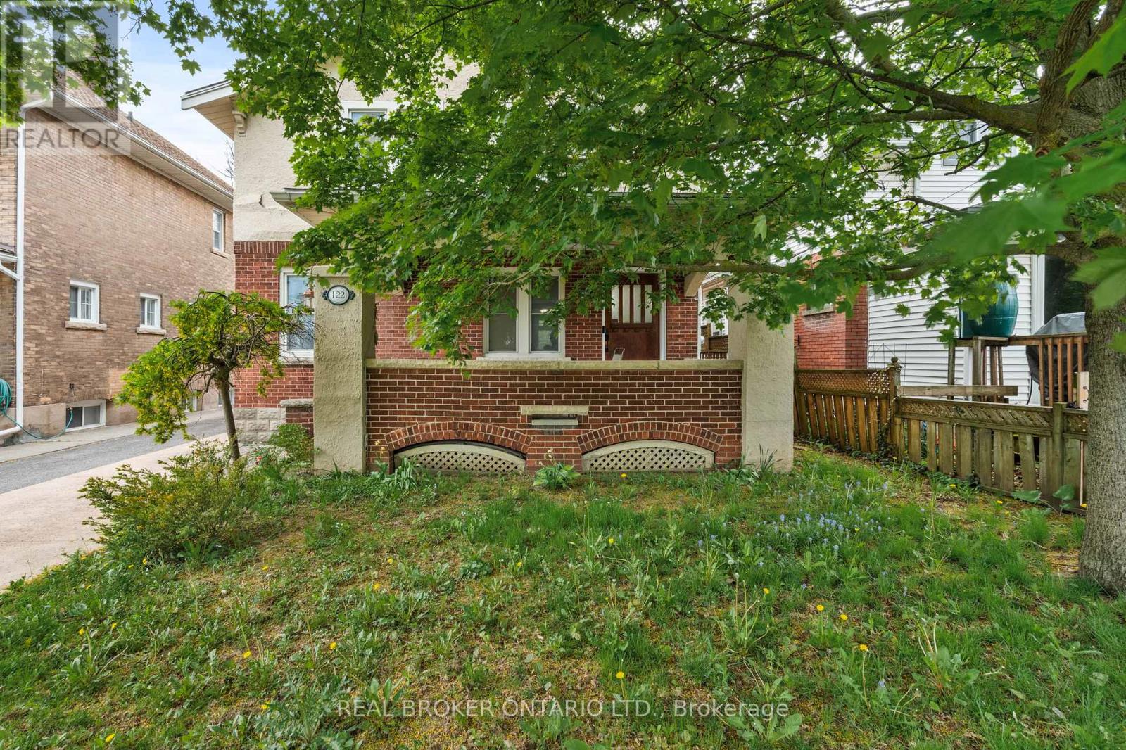122 Dorothy Street, Welland (Welland Downtown), Ontario  L3B 3V9 - Photo 3 - X12453229