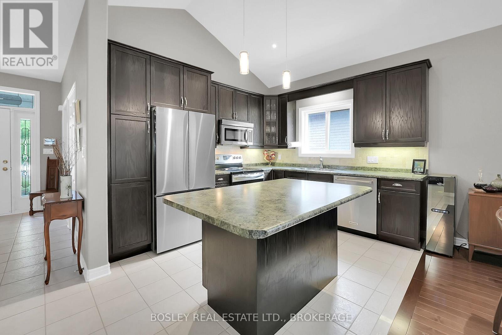 43 Loretta Drive, Niagara-On-The-Lake, Ontario  L0S 1T0 - Photo 9 - X12453542