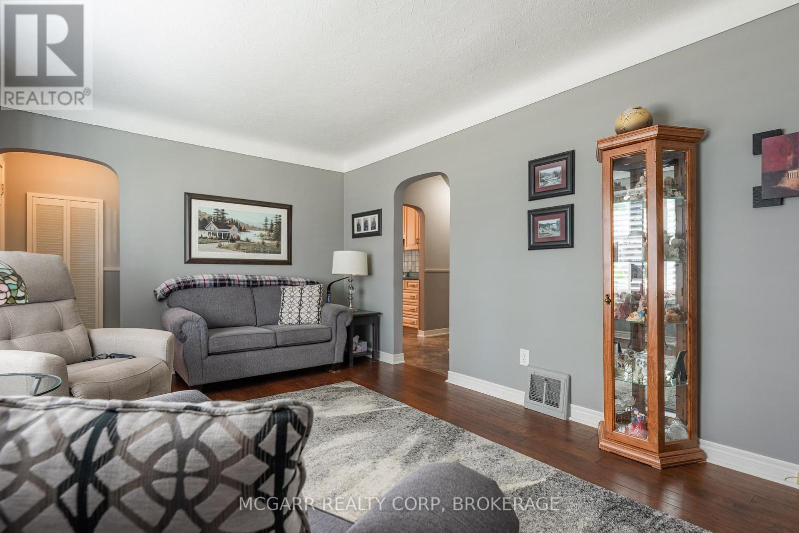 97 Else Street, St. Catharines (Vine/linwell), Ontario  L2N 2C4 - Photo 5 - X12454080