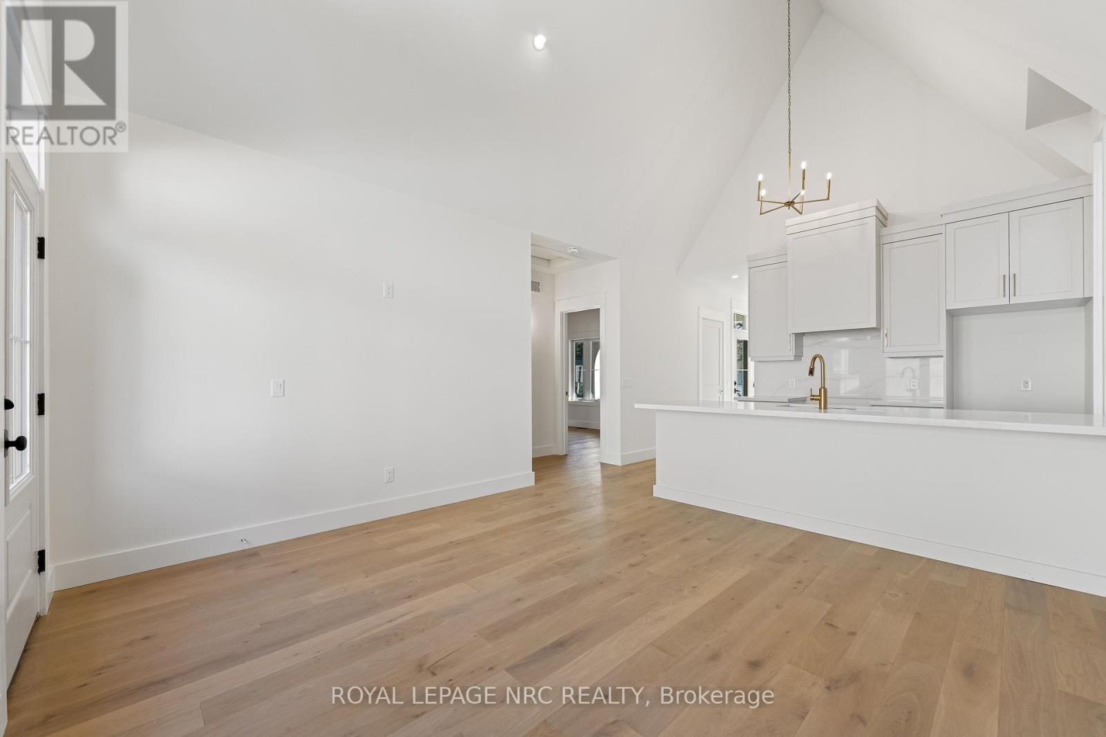 281 Elmwood Avenue, Fort Erie (Crystal Beach), Ontario  L0S 1B0 - Photo 10 - X12455695