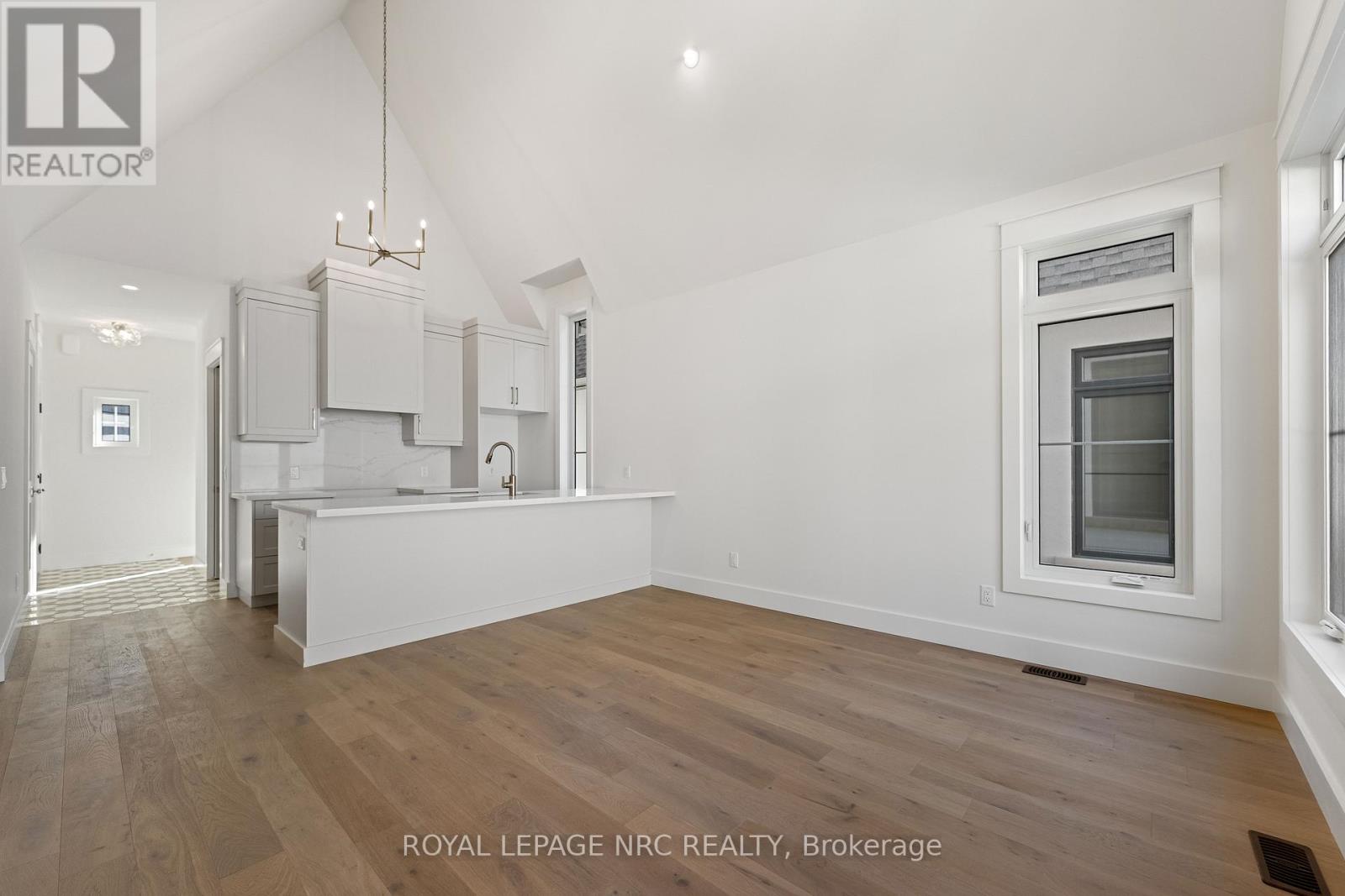 281 Elmwood Avenue, Fort Erie (Crystal Beach), Ontario  L0S 1B0 - Photo 11 - X12455695