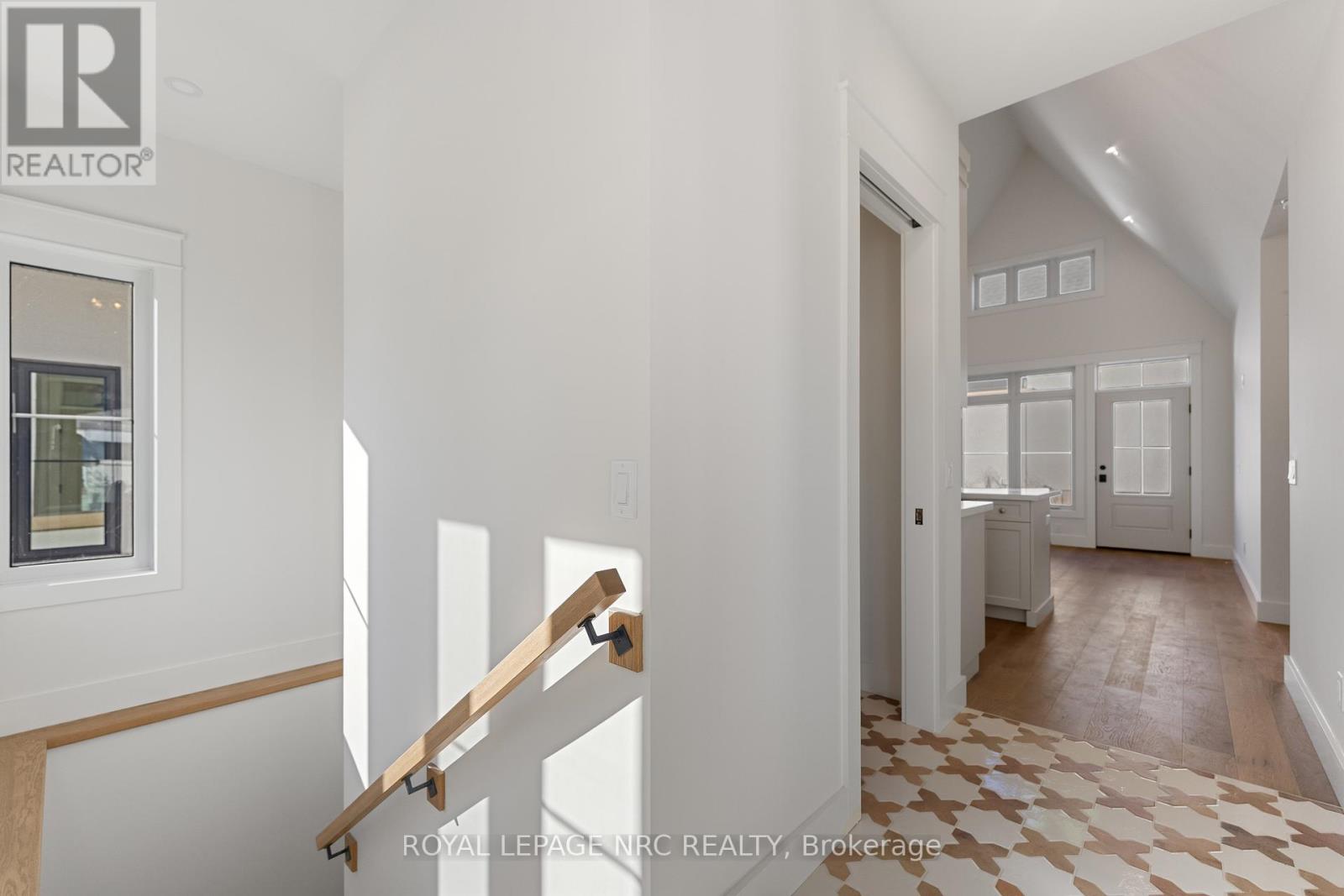 281 Elmwood Avenue, Fort Erie (Crystal Beach), Ontario  L0S 1B0 - Photo 15 - X12455695