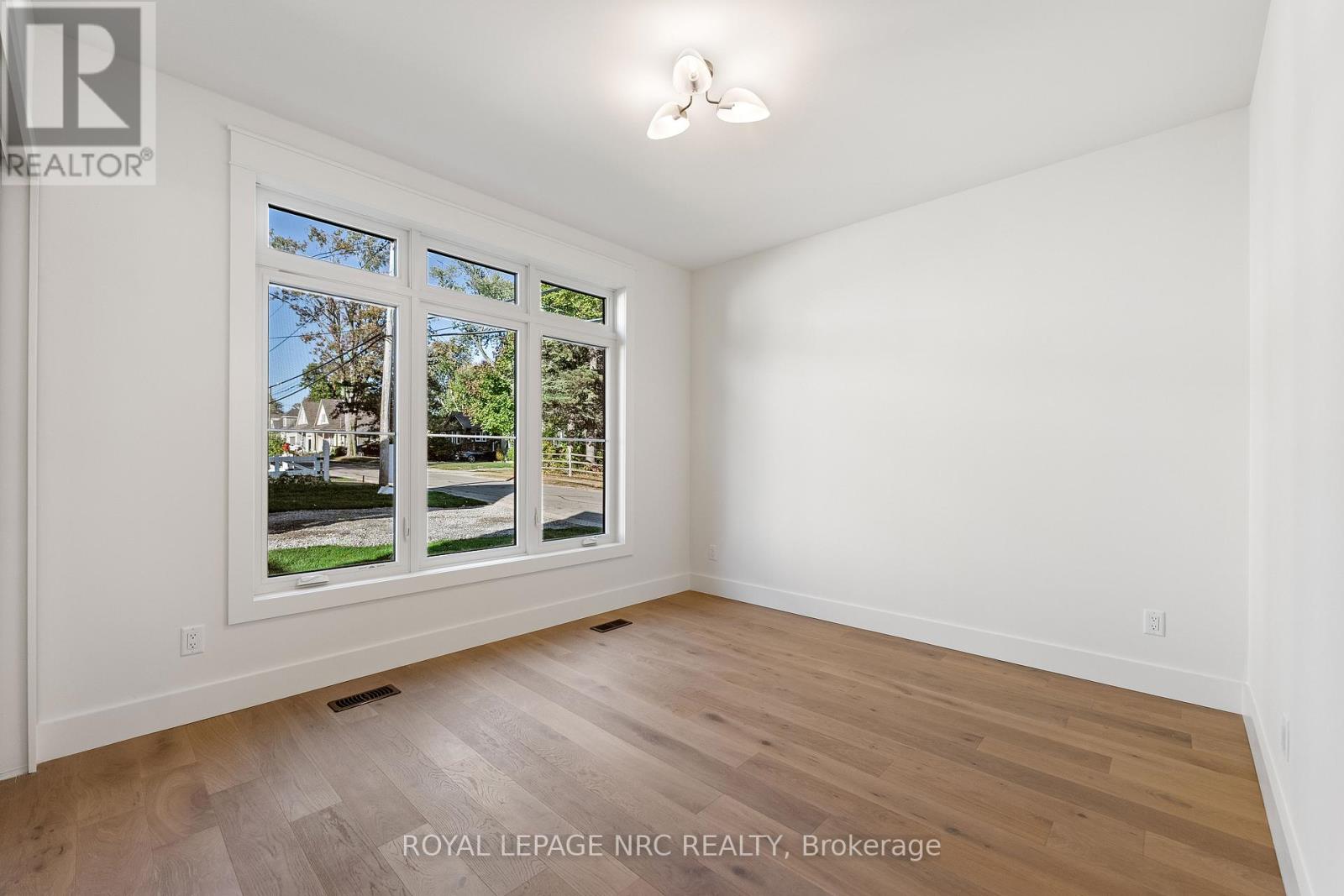 281 Elmwood Avenue, Fort Erie (Crystal Beach), Ontario  L0S 1B0 - Photo 18 - X12455695