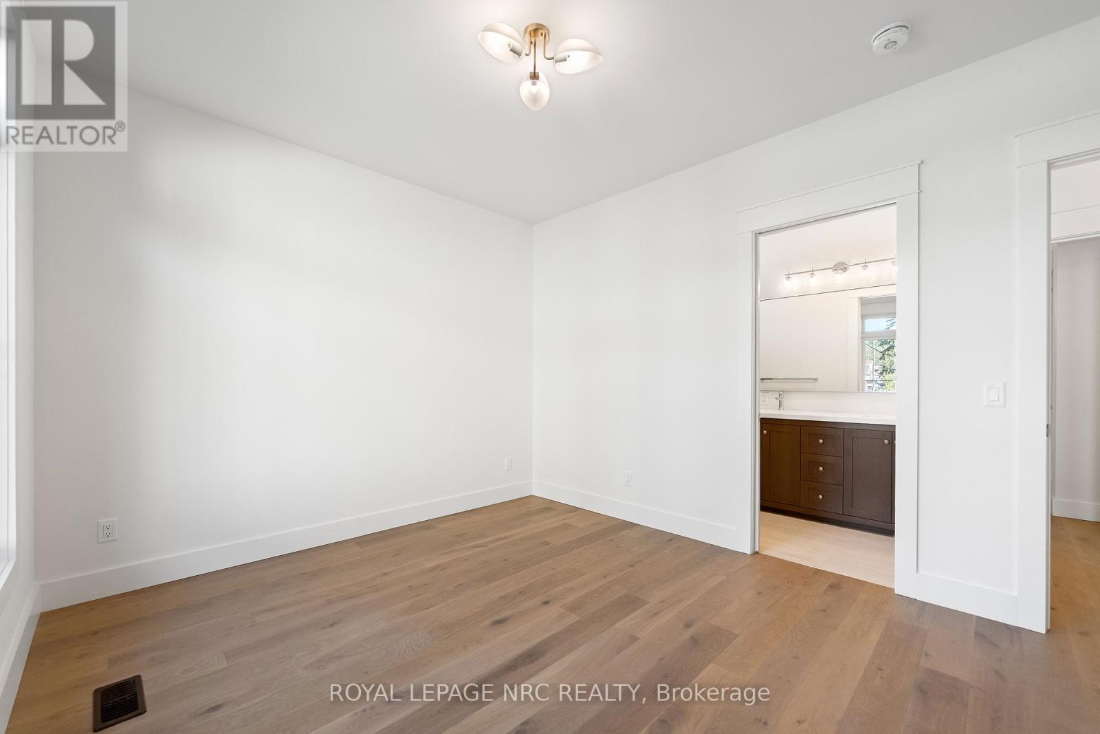281 Elmwood Avenue, Fort Erie (Crystal Beach), Ontario  L0S 1B0 - Photo 19 - X12455695