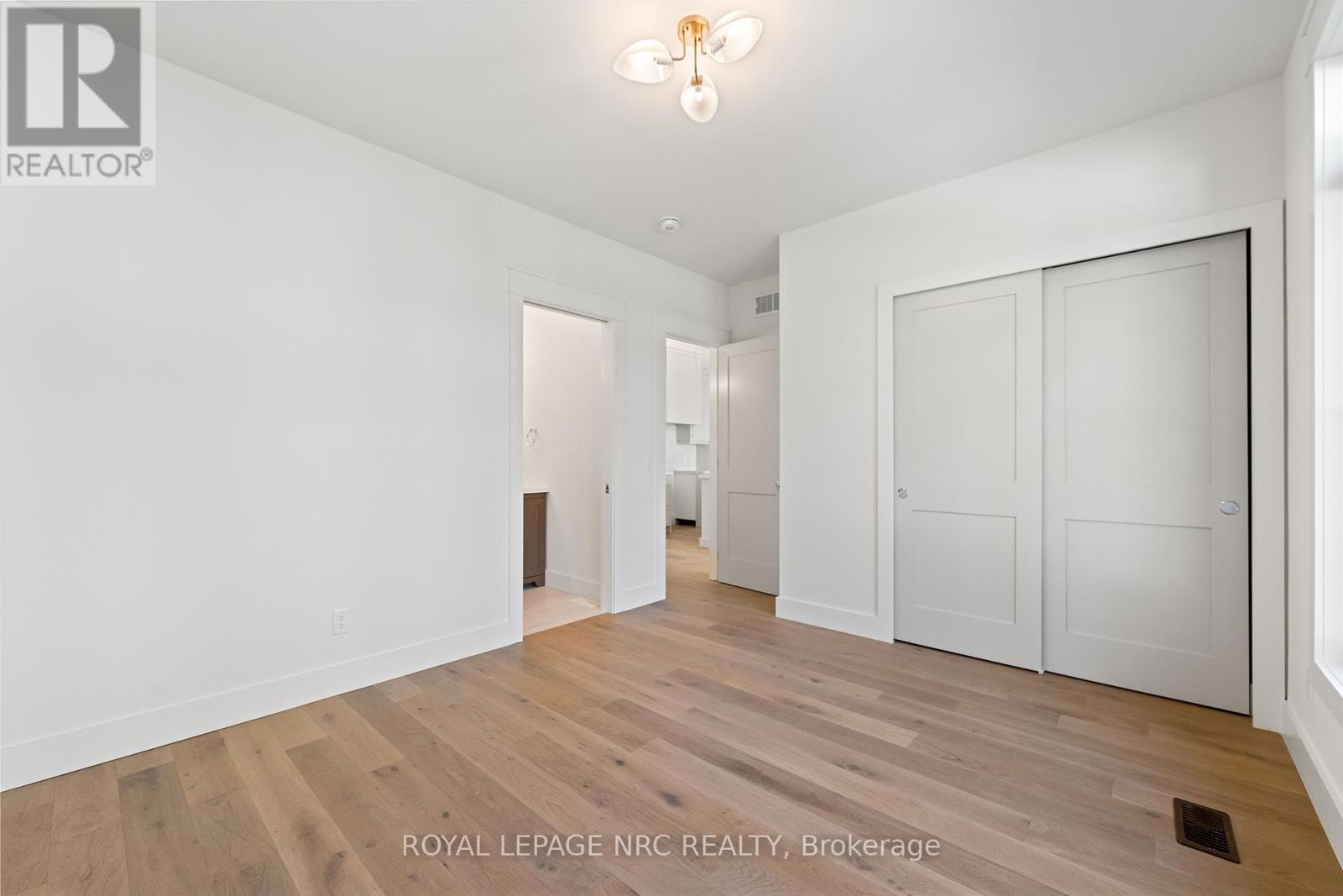 281 Elmwood Avenue, Fort Erie (Crystal Beach), Ontario  L0S 1B0 - Photo 20 - X12455695