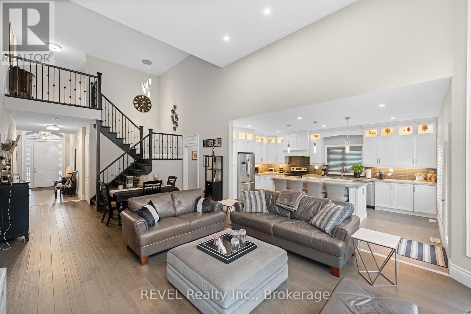 46 Philmori Boulevard, Pelham (Fonthill), Ontario  L0S 1E5 - Photo 10 - X12455754