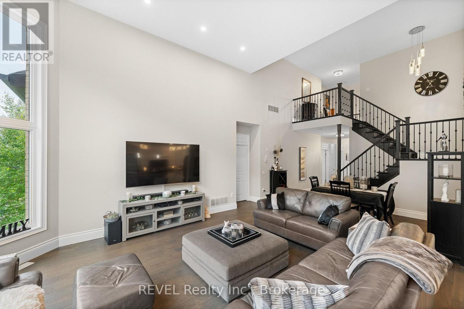 46 Philmori Boulevard, Pelham (Fonthill), Ontario  L0S 1E5 - Photo 12 - X12455754