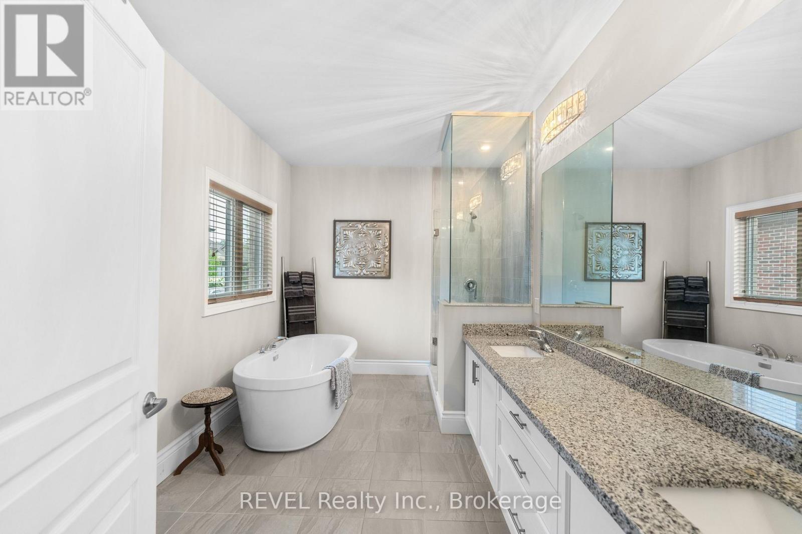46 Philmori Boulevard, Pelham (Fonthill), Ontario  L0S 1E5 - Photo 24 - X12455754