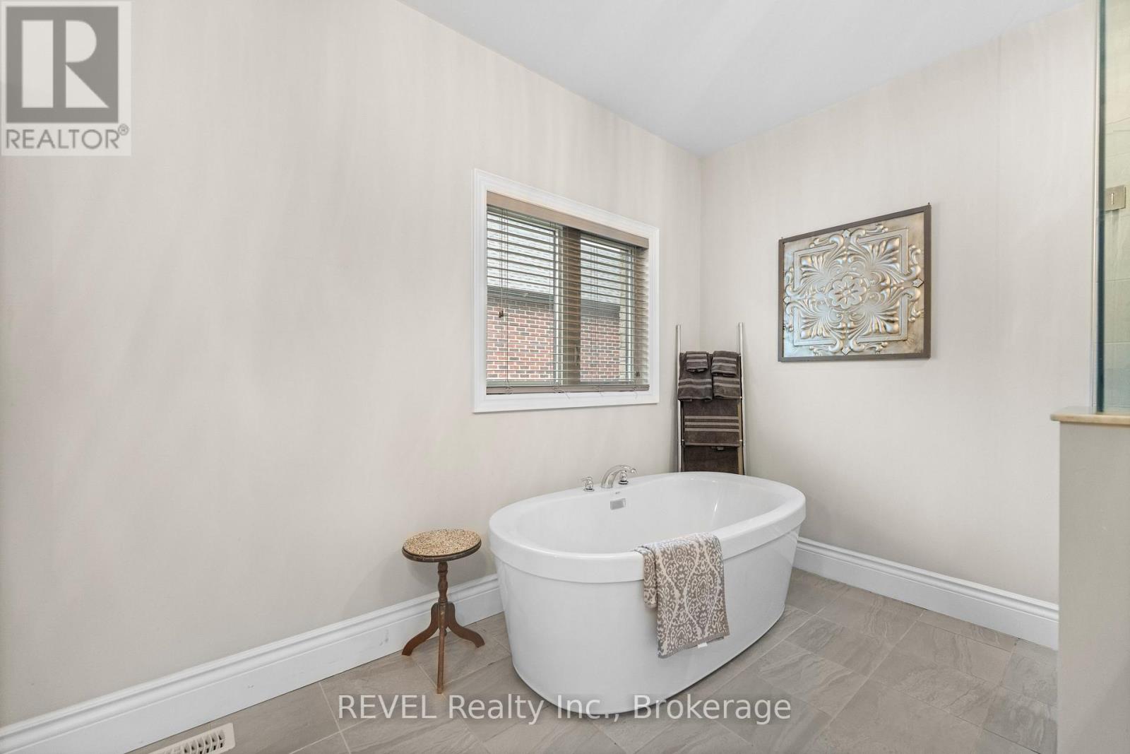 46 Philmori Boulevard, Pelham (Fonthill), Ontario  L0S 1E5 - Photo 26 - X12455754