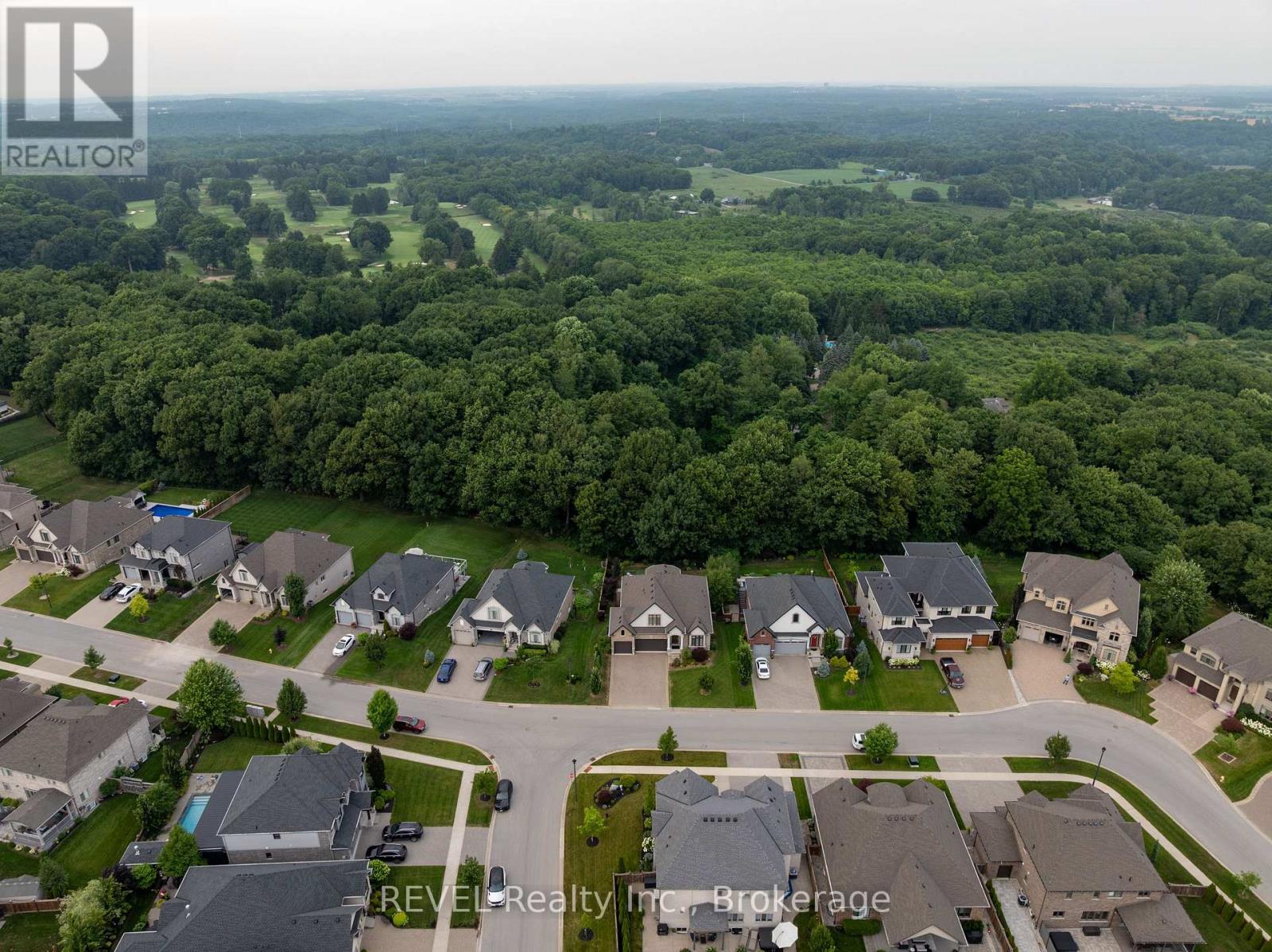 46 Philmori Boulevard, Pelham (Fonthill), Ontario  L0S 1E5 - Photo 4 - X12455754