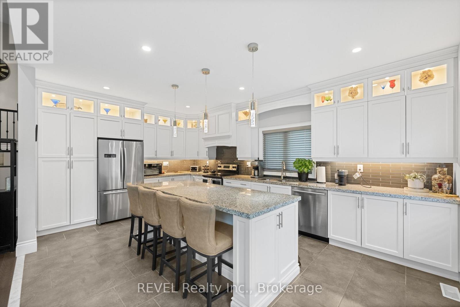 46 Philmori Boulevard, Pelham (Fonthill), Ontario  L0S 1E5 - Photo 9 - X12455754