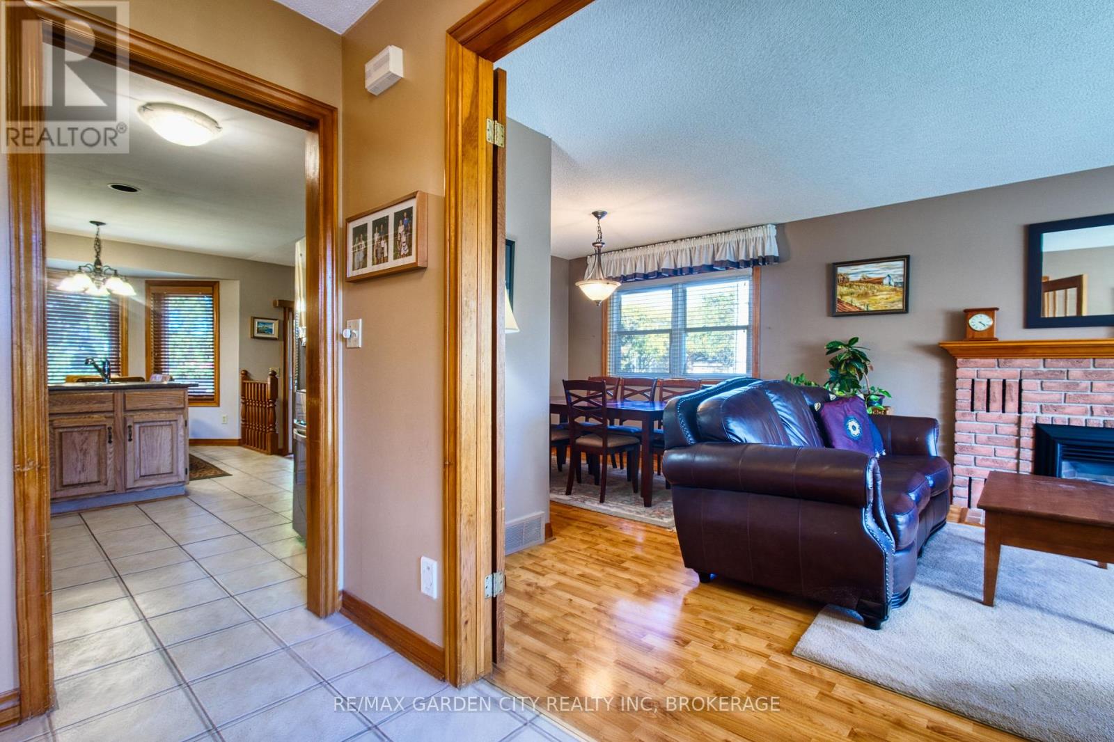 2 Harvest Oak Drive, St. Catharines (Grapeview), Ontario  L2S 3H4 - Photo 12 - X12455816