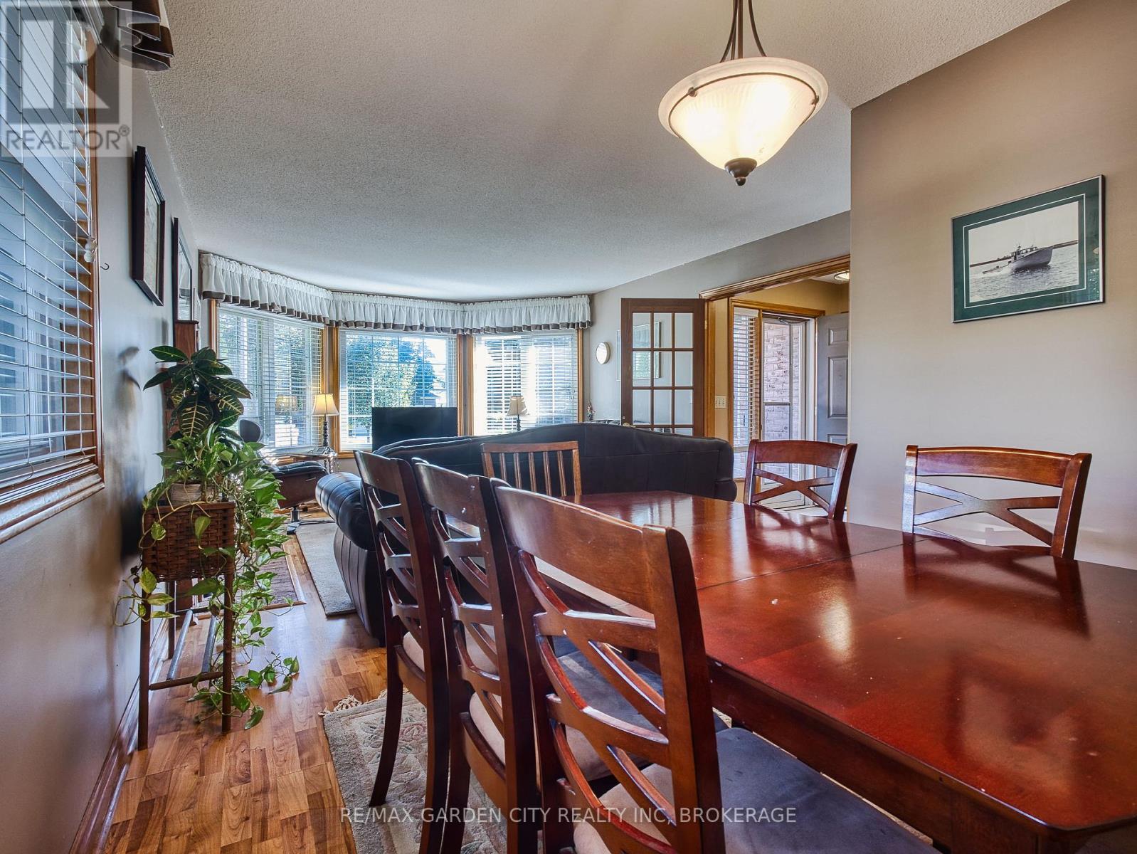 2 Harvest Oak Drive, St. Catharines (Grapeview), Ontario  L2S 3H4 - Photo 17 - X12455816