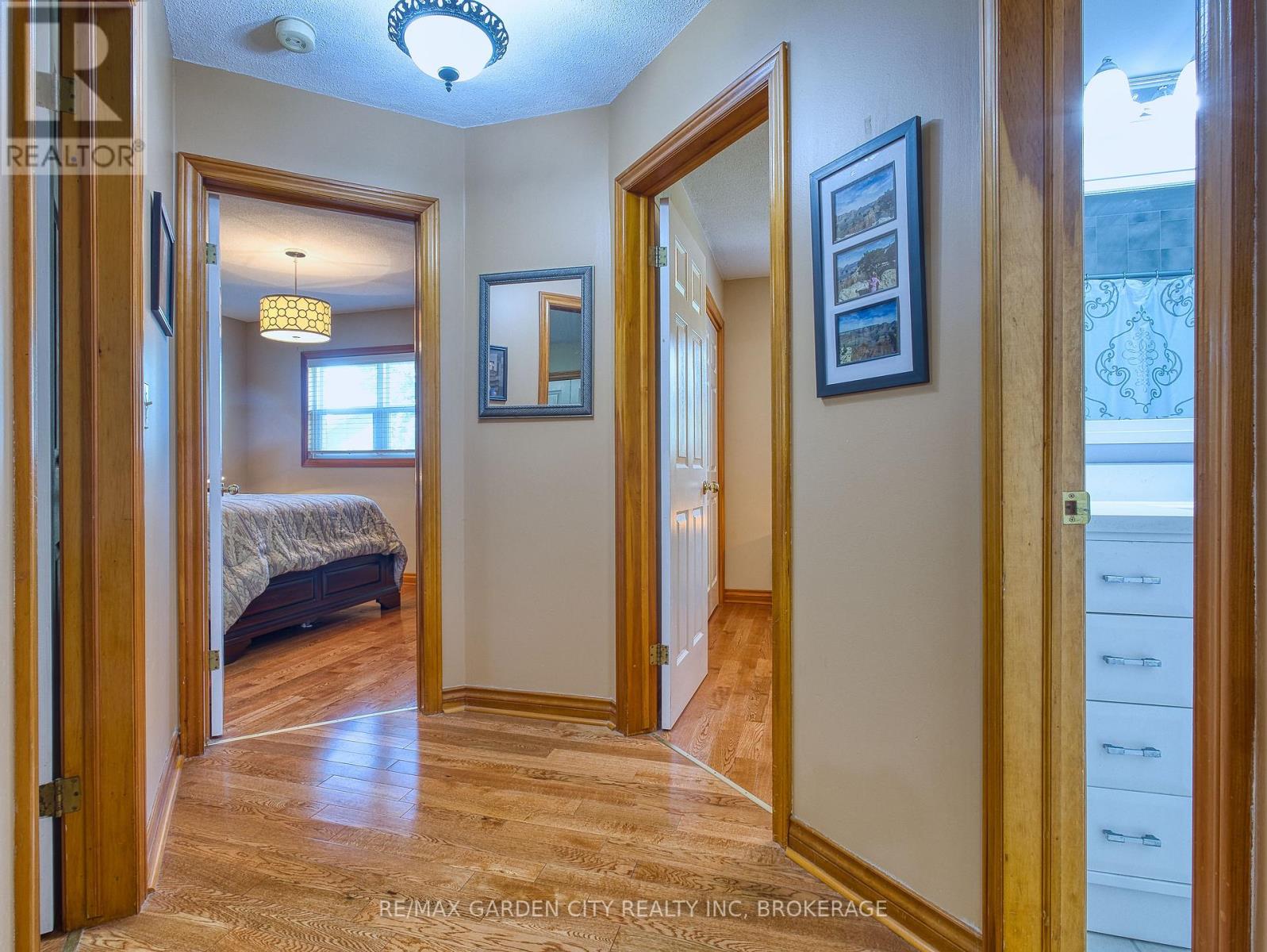 2 Harvest Oak Drive, St. Catharines (Grapeview), Ontario  L2S 3H4 - Photo 20 - X12455816