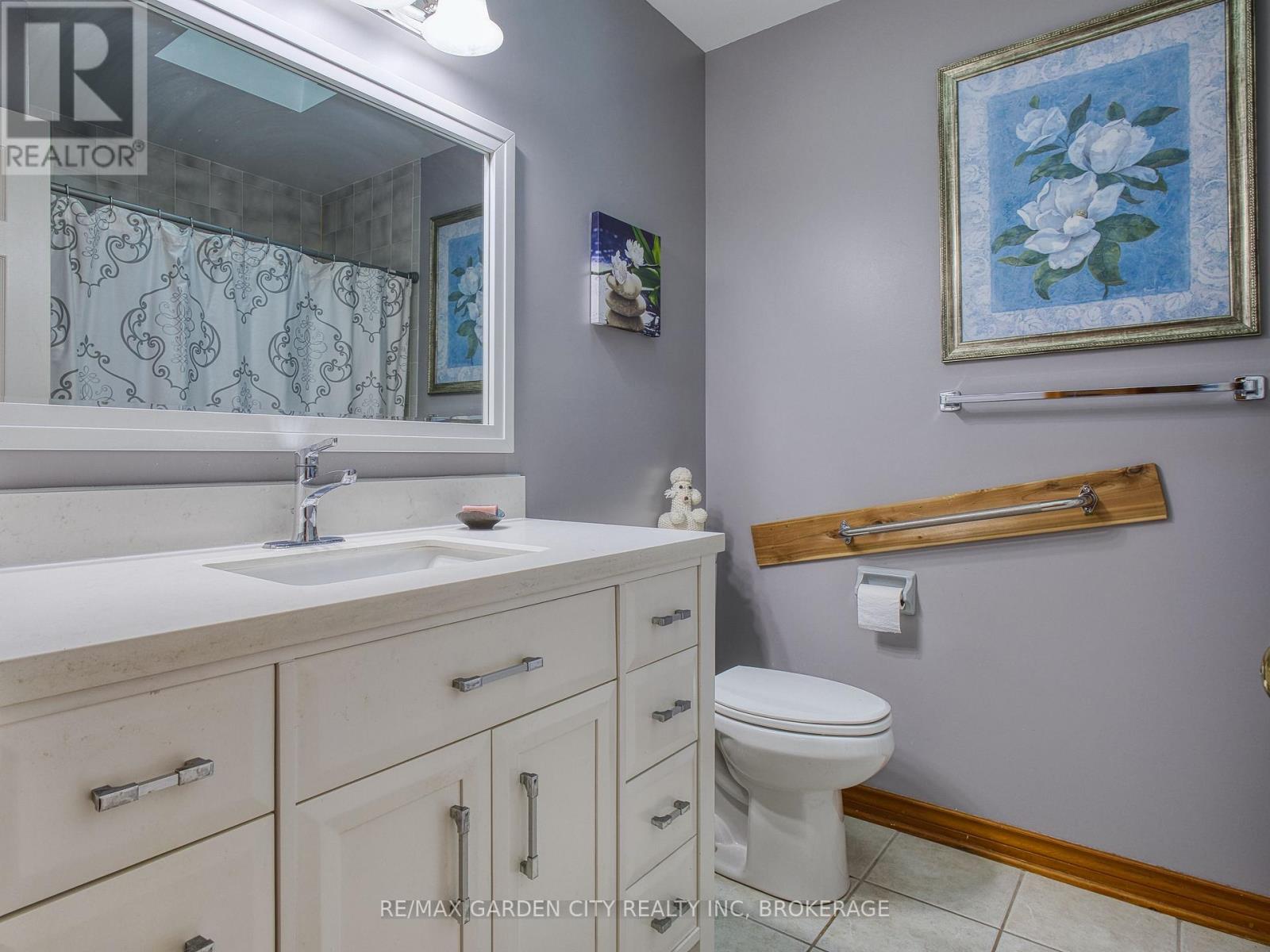 2 Harvest Oak Drive, St. Catharines (Grapeview), Ontario  L2S 3H4 - Photo 21 - X12455816