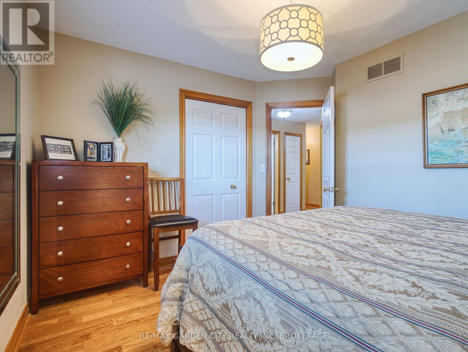 2 Harvest Oak Drive, St. Catharines (Grapeview), Ontario  L2S 3H4 - Photo 23 - X12455816