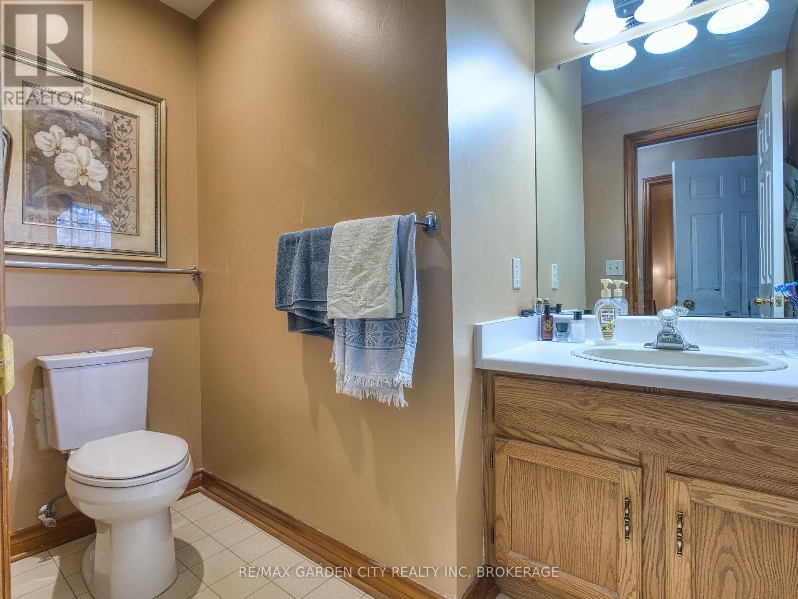 2 Harvest Oak Drive, St. Catharines (Grapeview), Ontario  L2S 3H4 - Photo 27 - X12455816