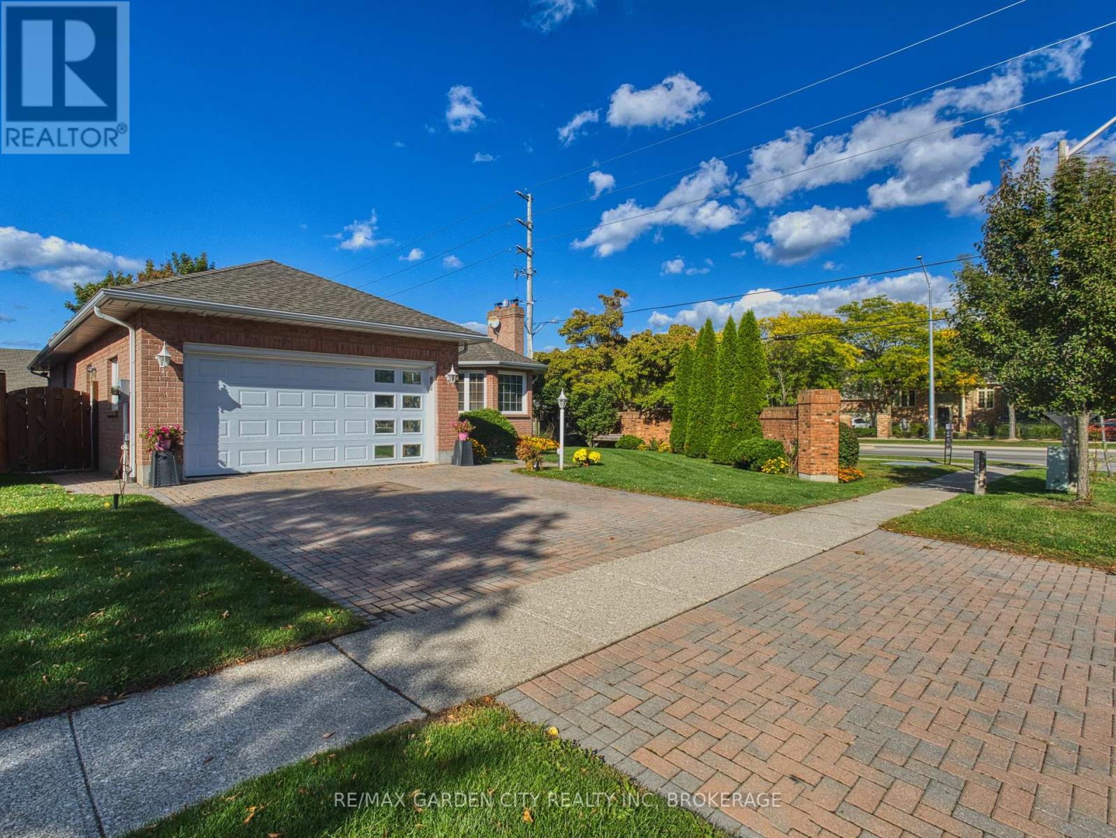 2 Harvest Oak Drive, St. Catharines (Grapeview), Ontario  L2S 3H4 - Photo 3 - X12455816