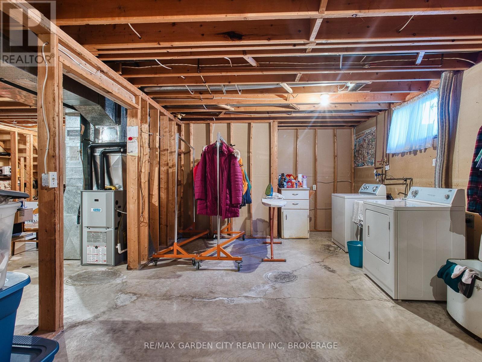 2 Harvest Oak Drive, St. Catharines (Grapeview), Ontario  L2S 3H4 - Photo 36 - X12455816