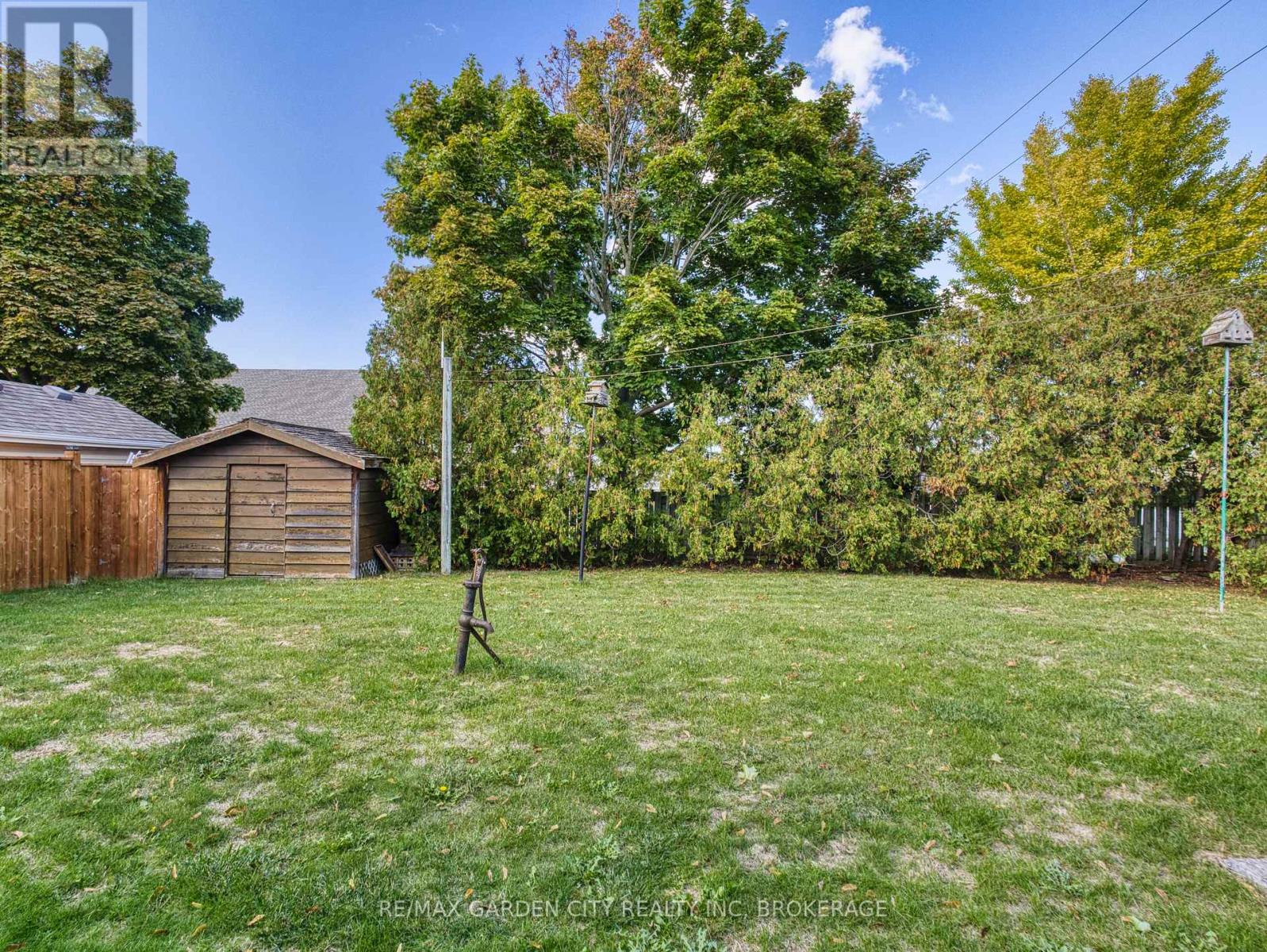 2 Harvest Oak Drive, St. Catharines (Grapeview), Ontario  L2S 3H4 - Photo 7 - X12455816