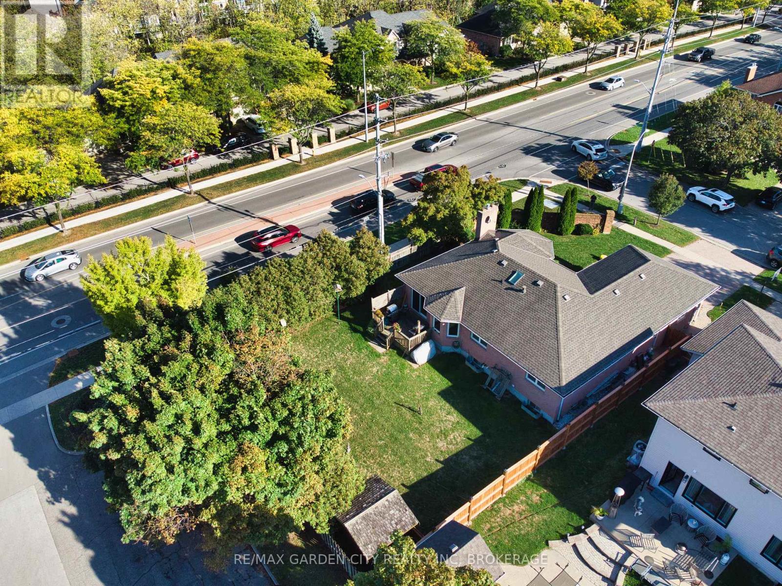 2 Harvest Oak Drive, St. Catharines (Grapeview), Ontario  L2S 3H4 - Photo 9 - X12455816