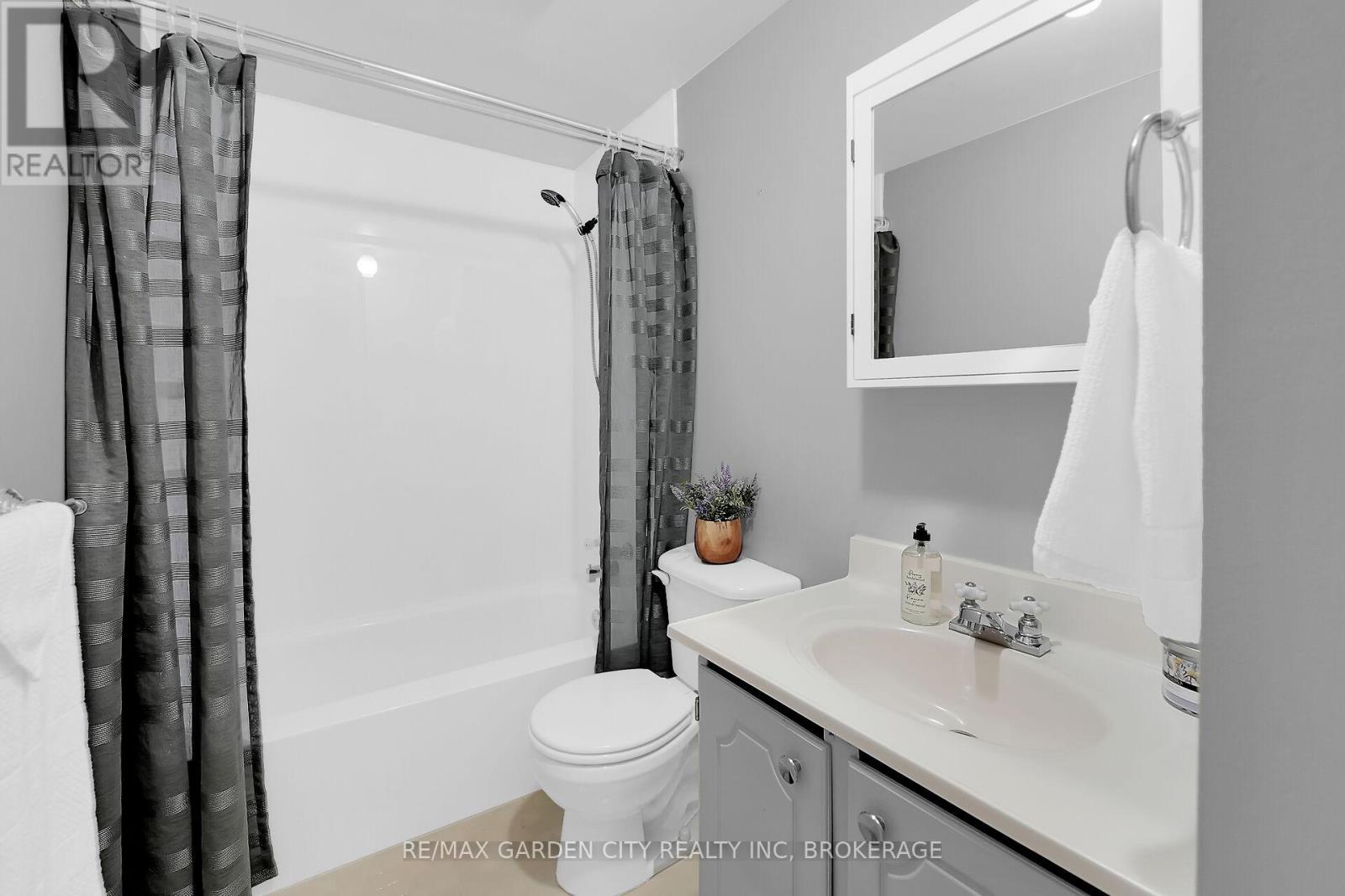 119 Silvan Drive, Welland (N. Welland), Ontario  L3C 6C1 - Photo 22 - X12455963