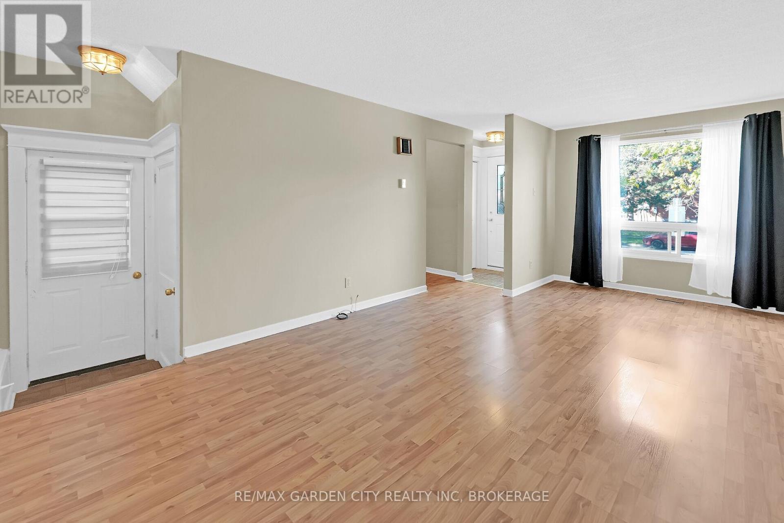 119 Silvan Drive, Welland (N. Welland), Ontario  L3C 6C1 - Photo 5 - X12455963