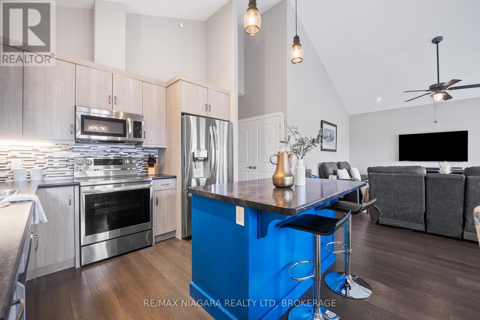86 Parkside Drive, St. Catharines (Port Weller), Ontario  L2M 1M4 - Photo 10 - X12456830
