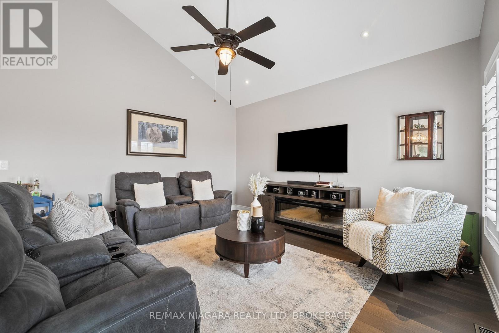 86 Parkside Drive, St. Catharines (Port Weller), Ontario  L2M 1M4 - Photo 12 - X12456830