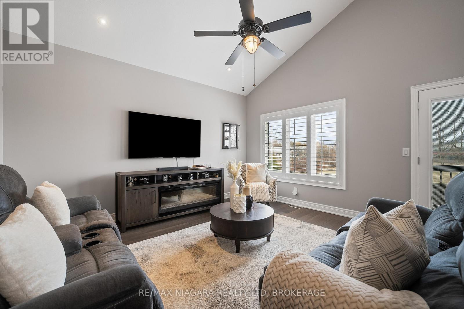 86 Parkside Drive, St. Catharines (Port Weller), Ontario  L2M 1M4 - Photo 14 - X12456830