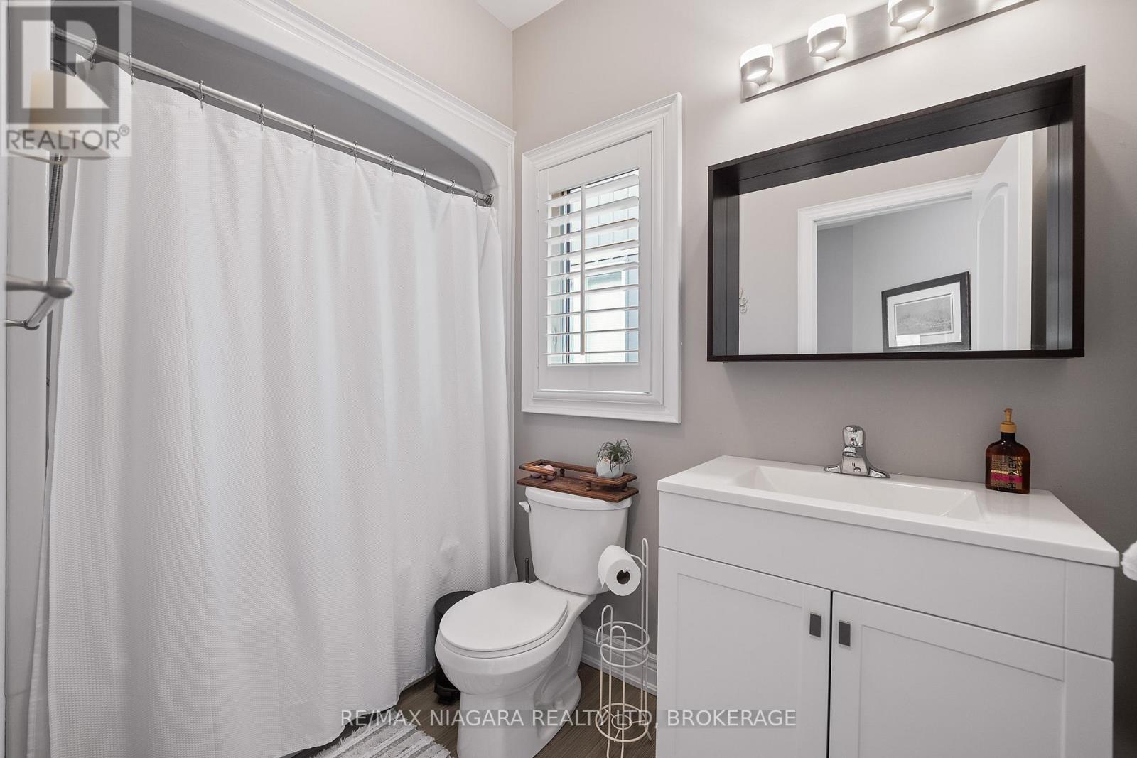 86 Parkside Drive, St. Catharines (Port Weller), Ontario  L2M 1M4 - Photo 20 - X12456830