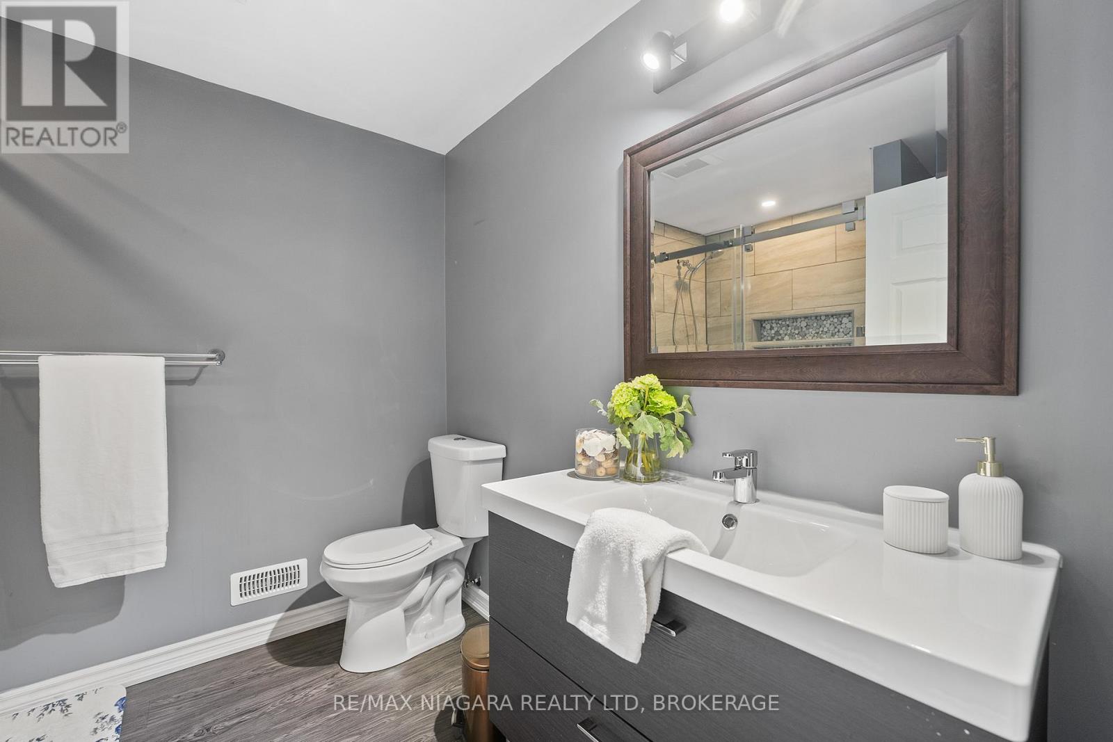 86 Parkside Drive, St. Catharines (Port Weller), Ontario  L2M 1M4 - Photo 29 - X12456830