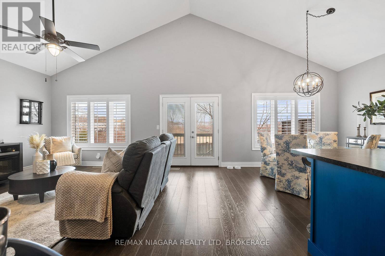 86 Parkside Drive, St. Catharines (Port Weller), Ontario  L2M 1M4 - Photo 6 - X12456830