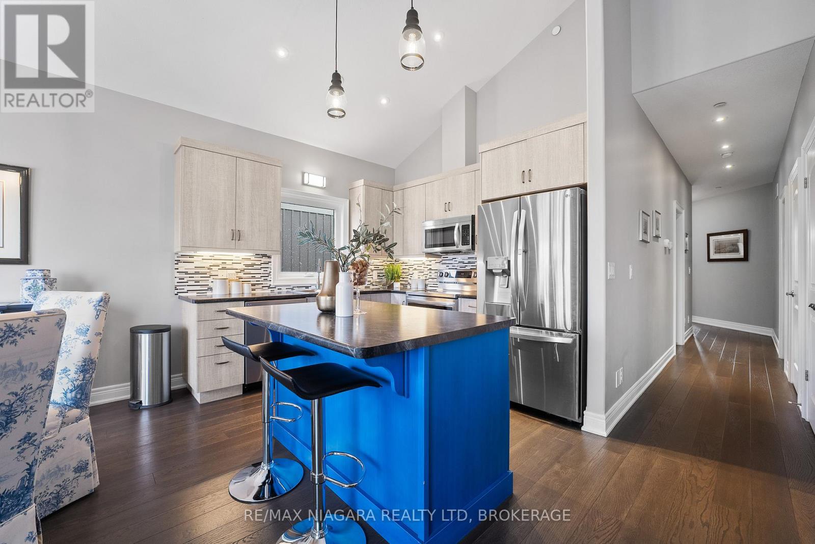 86 Parkside Drive, St. Catharines (Port Weller), Ontario  L2M 1M4 - Photo 8 - X12456830
