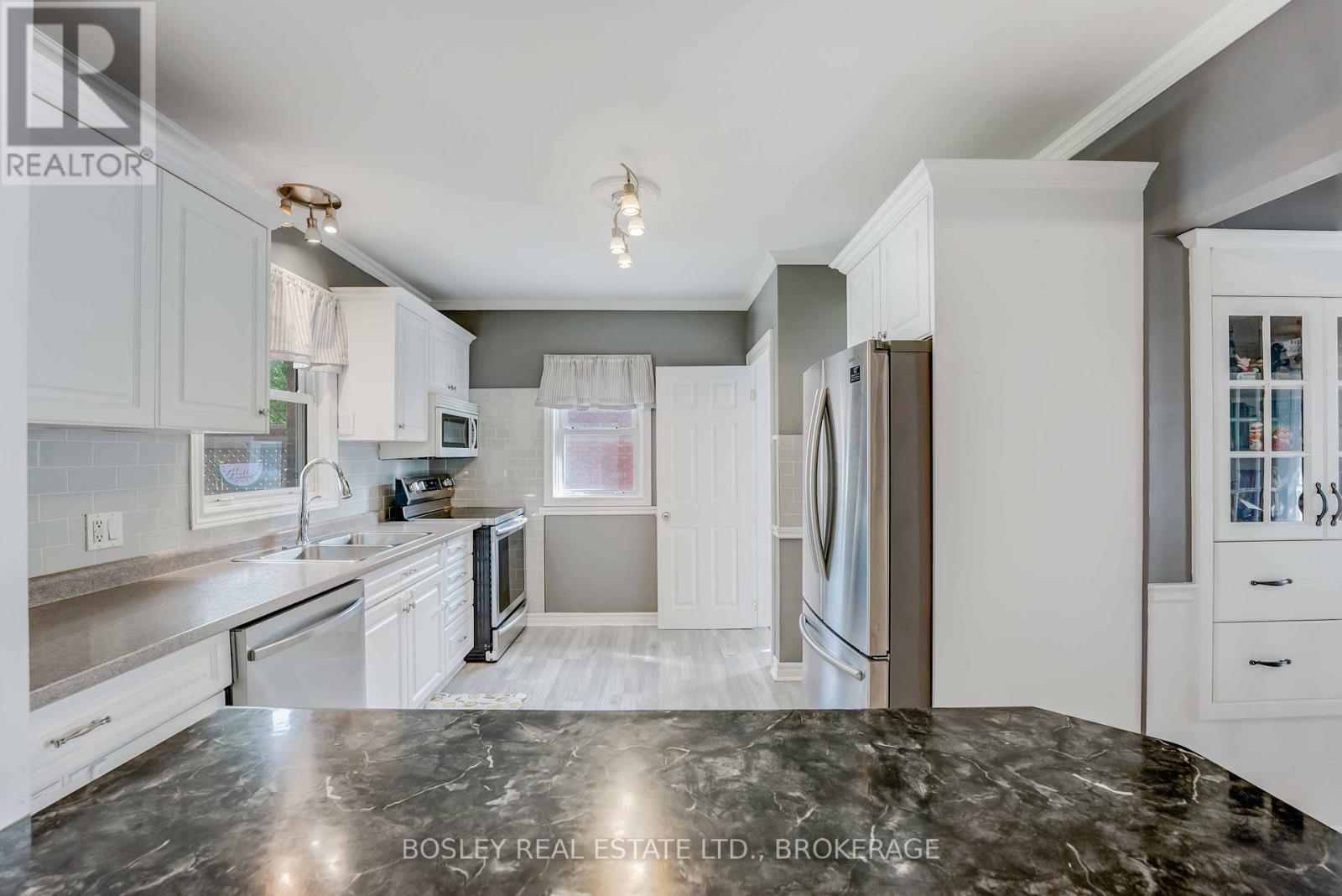 6373 Corwin Crescent, Niagara Falls (Dorchester), Ontario  L2G 2L9 - Photo 12 - X12456834