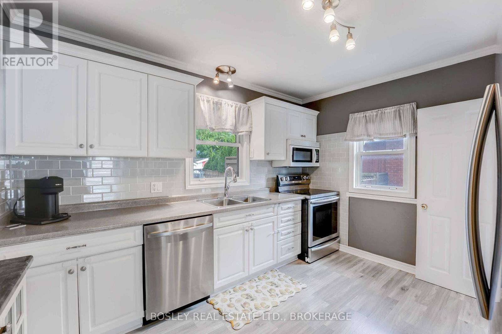 6373 Corwin Crescent, Niagara Falls (Dorchester), Ontario  L2G 2L9 - Photo 13 - X12456834