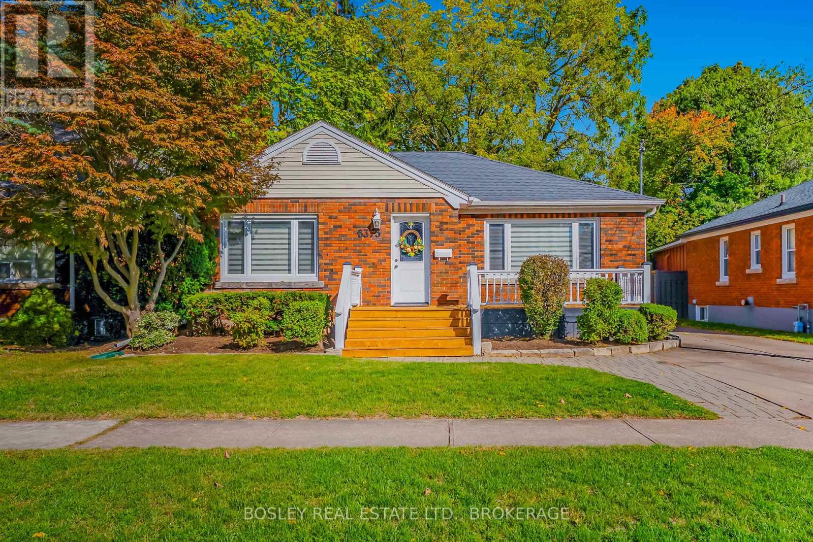 6373 Corwin Crescent, Niagara Falls (Dorchester), Ontario  L2G 2L9 - Photo 2 - X12456834