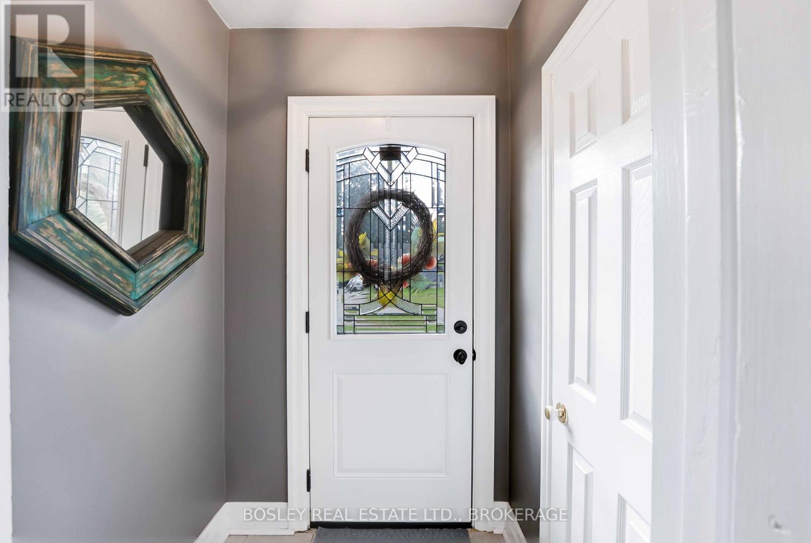 6373 Corwin Crescent, Niagara Falls (Dorchester), Ontario  L2G 2L9 - Photo 4 - X12456834