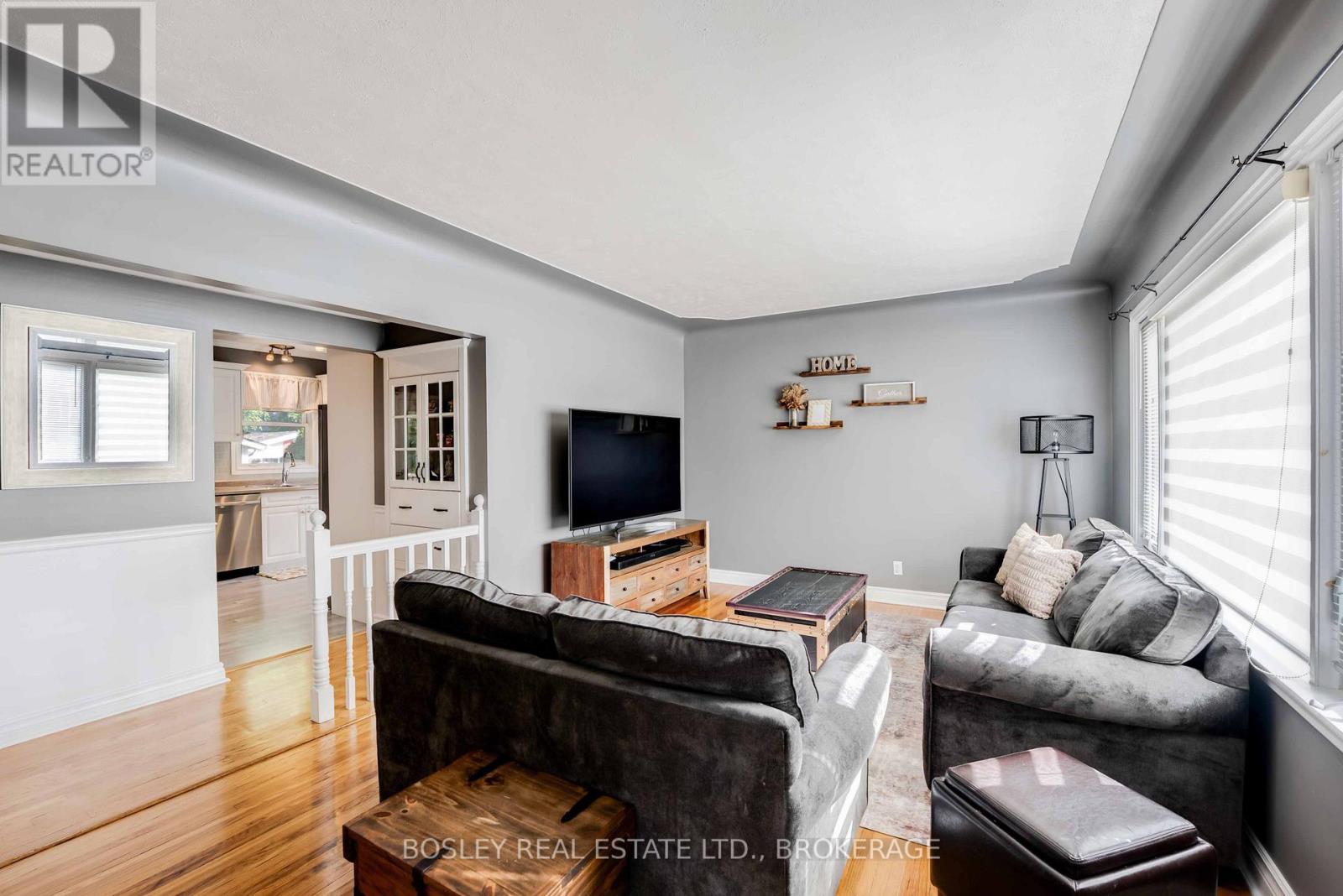 6373 Corwin Crescent, Niagara Falls (Dorchester), Ontario  L2G 2L9 - Photo 5 - X12456834