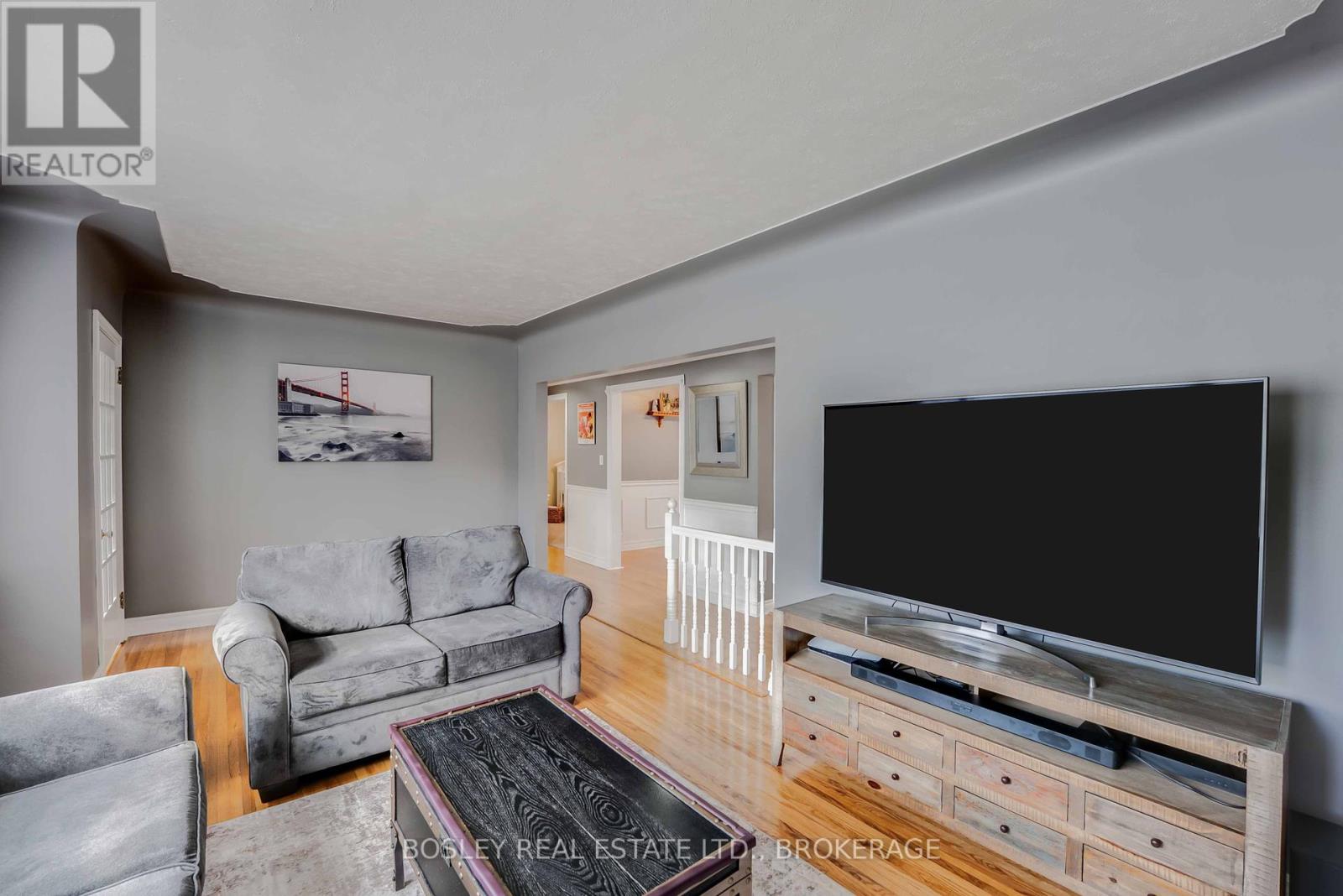 6373 Corwin Crescent, Niagara Falls (Dorchester), Ontario  L2G 2L9 - Photo 8 - X12456834