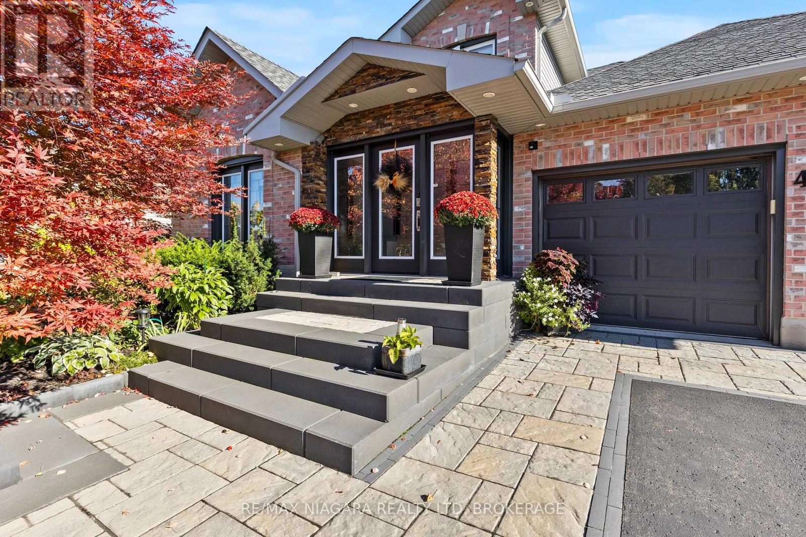 4 Karsam Court, Niagara-On-The-Lake (Town), Ontario  L0S 1J0 - Photo 2 - X12456908