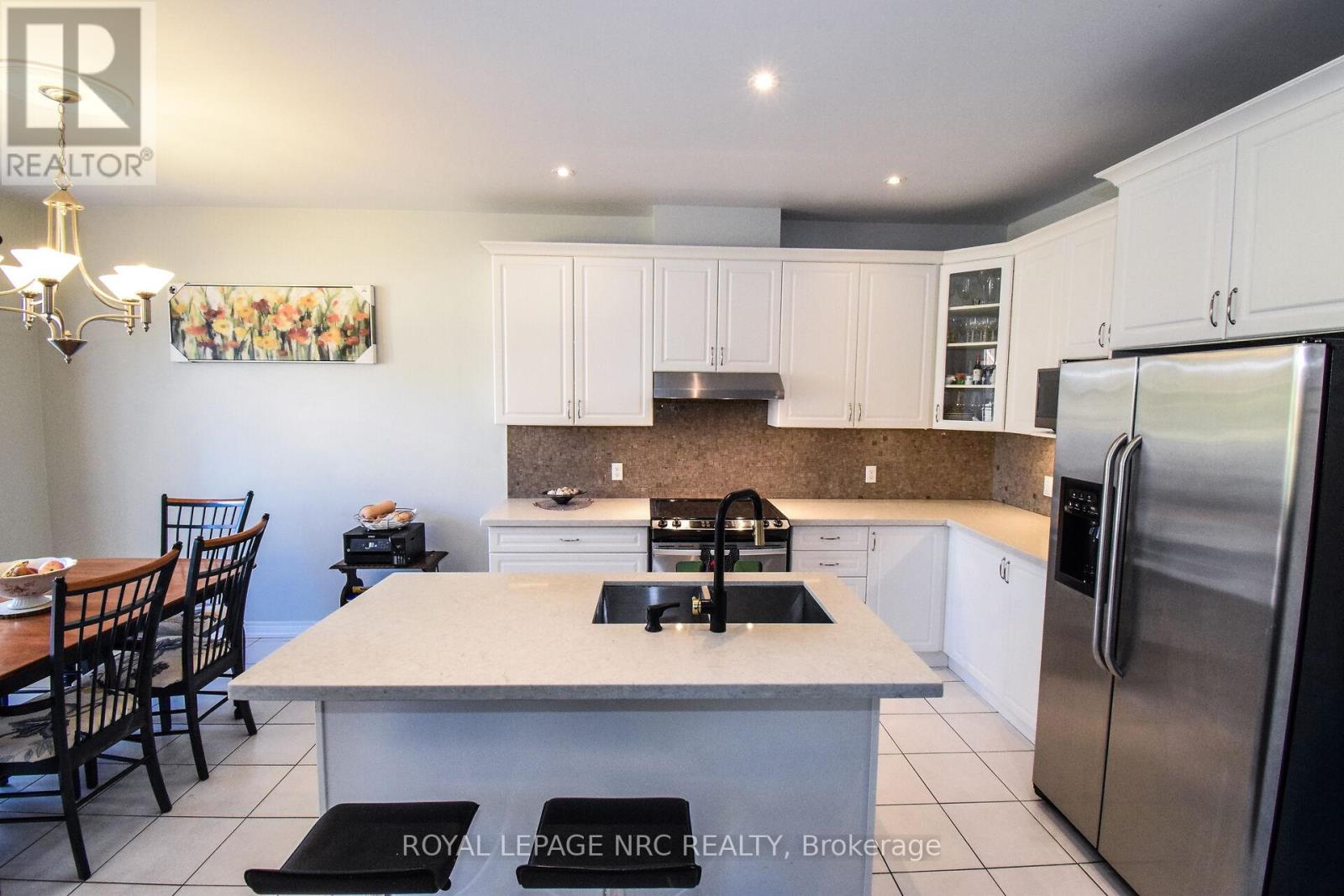 4343 Chemonda Street, Niagara Falls (Lyons Creek), Ontario  L2G 0E0 - Photo 13 - X12457102