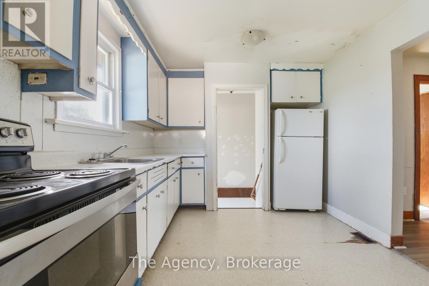 118 Morton Street, Thorold, Ontario  L2V 1C5 - Photo 13 - X12457266