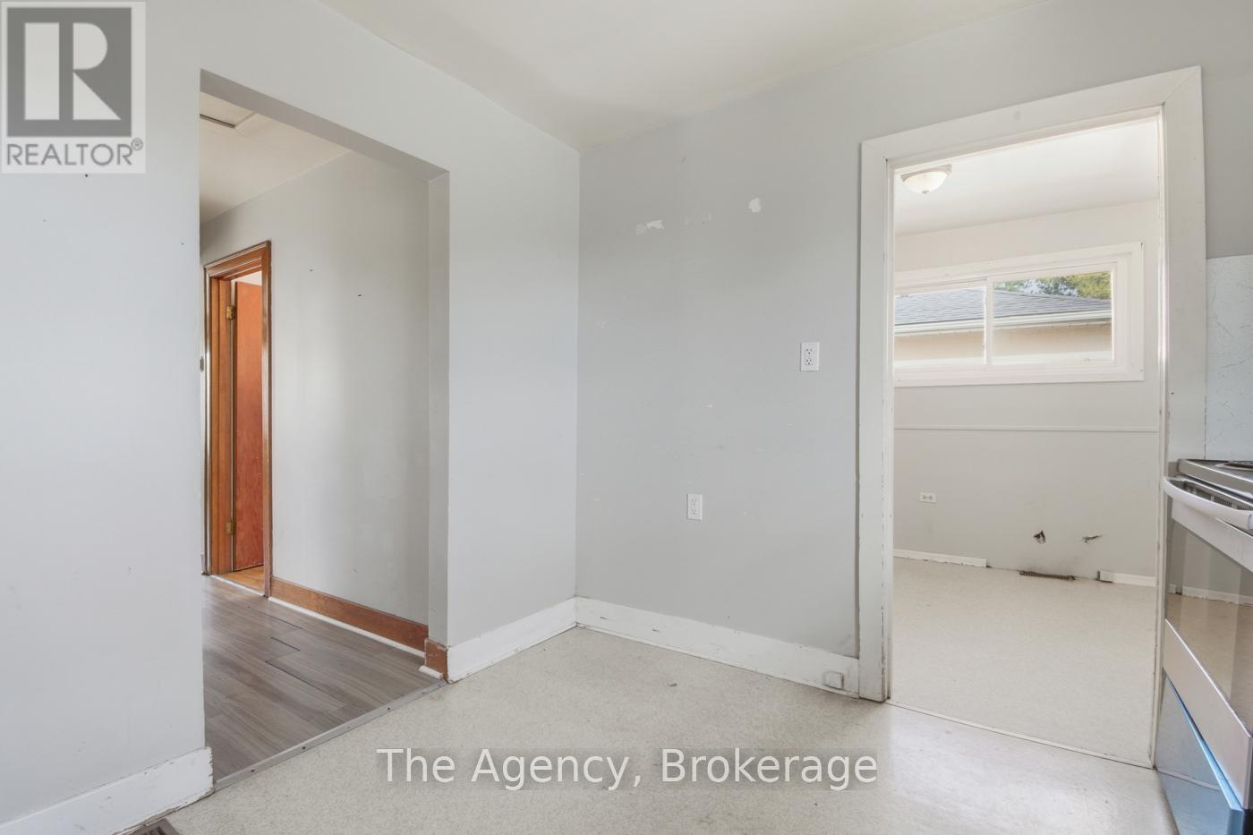 118 Morton Street, Thorold, Ontario  L2V 1C5 - Photo 14 - X12457266