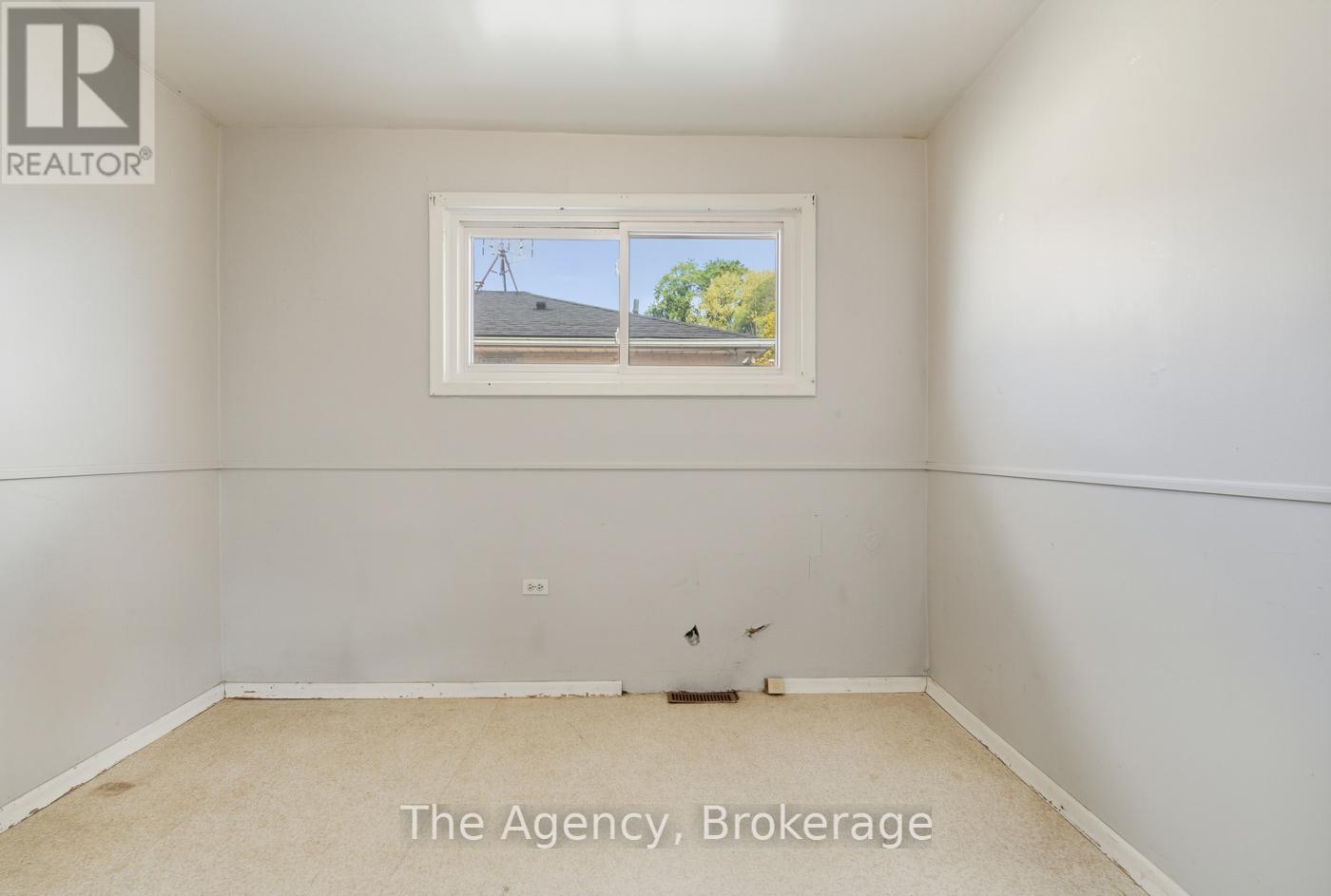 118 Morton Street, Thorold, Ontario  L2V 1C5 - Photo 15 - X12457266