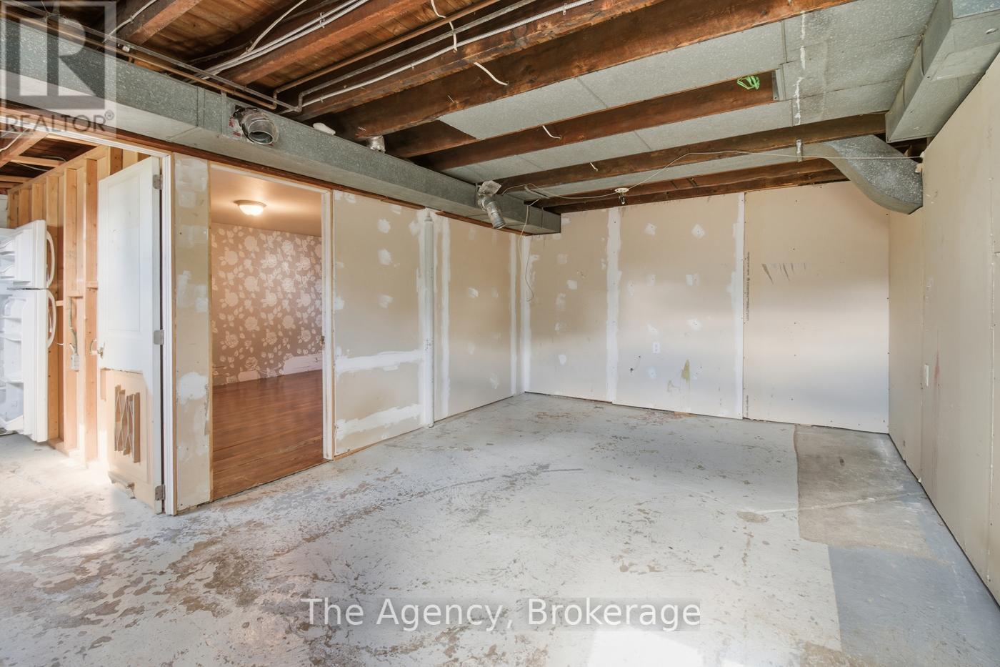 118 Morton Street, Thorold, Ontario  L2V 1C5 - Photo 16 - X12457266