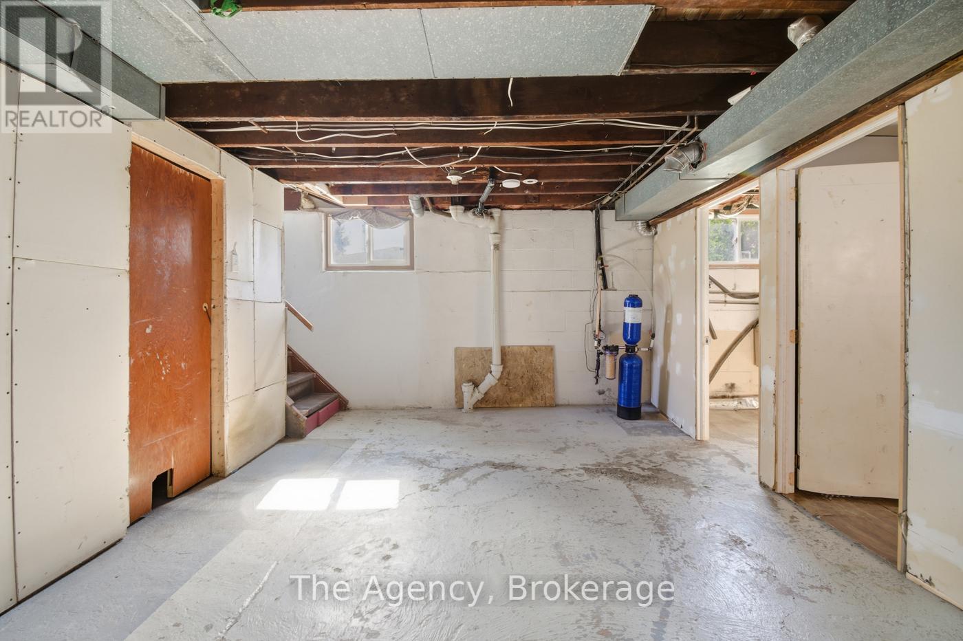 118 Morton Street, Thorold, Ontario  L2V 1C5 - Photo 17 - X12457266