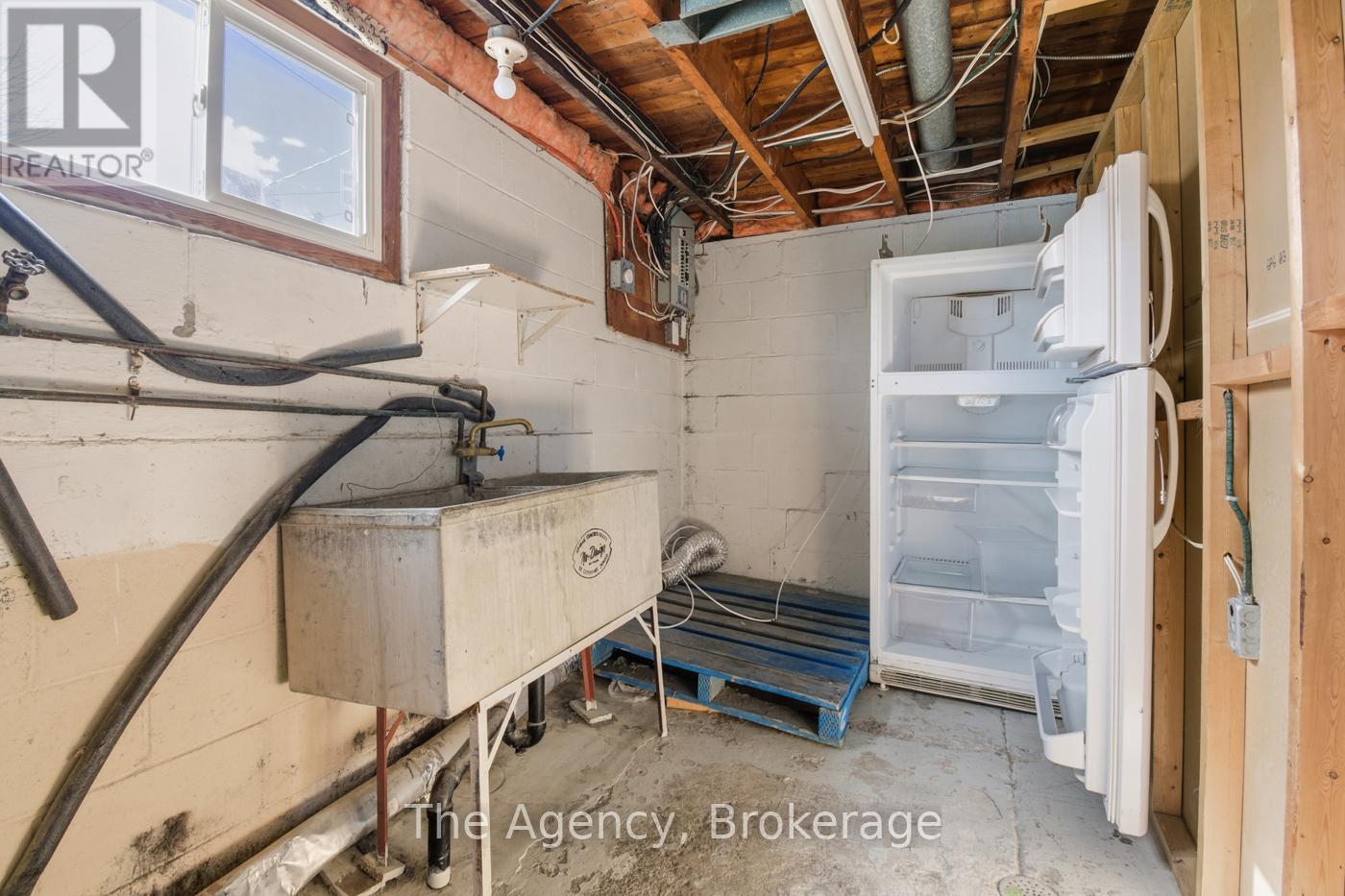 118 Morton Street, Thorold, Ontario  L2V 1C5 - Photo 19 - X12457266