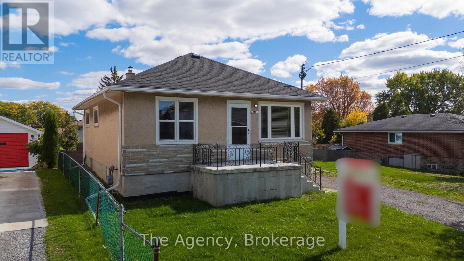 118 Morton Street, Thorold, Ontario  L2V 1C5 - Photo 2 - X12457266