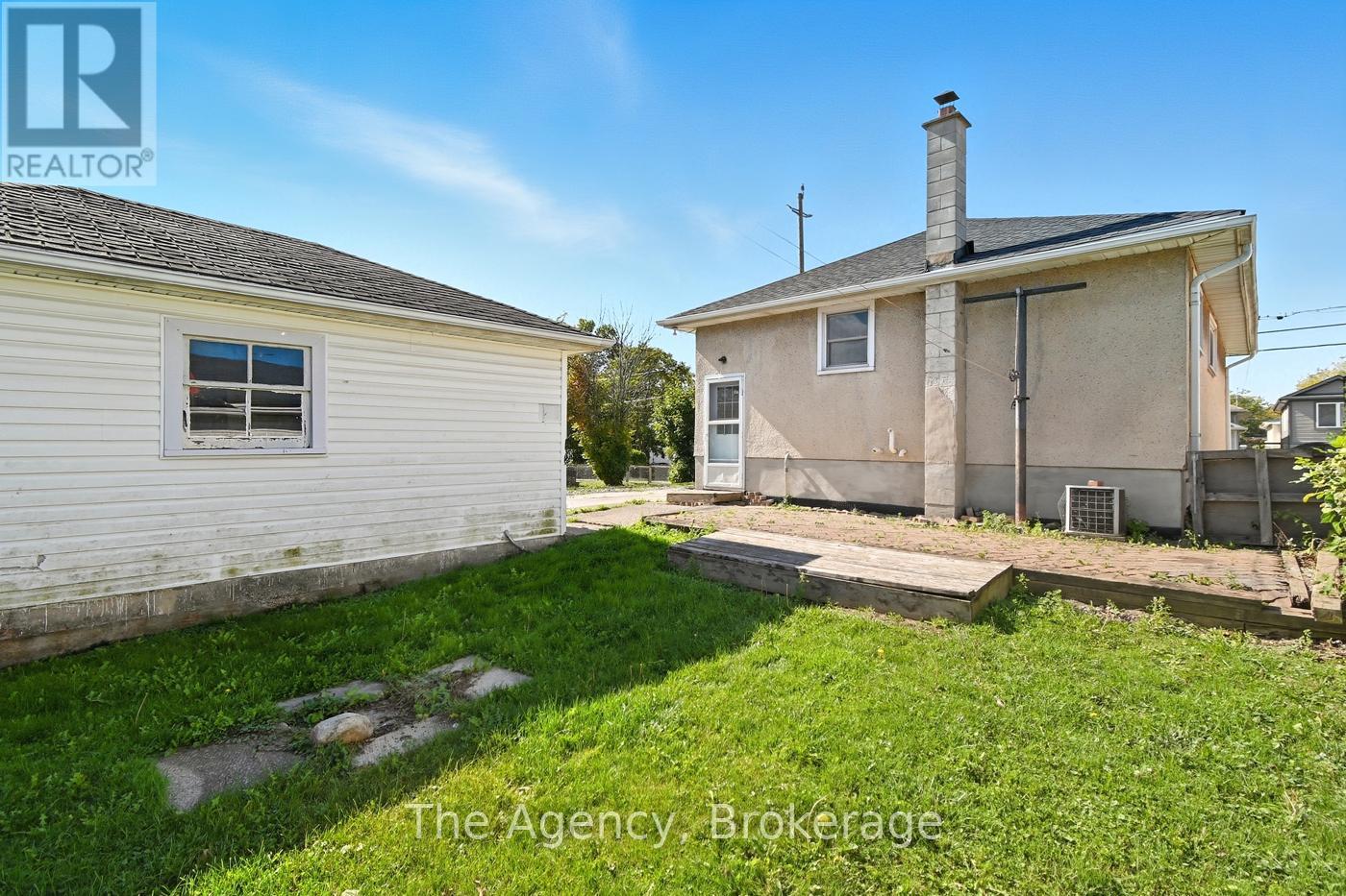 118 Morton Street, Thorold, Ontario  L2V 1C5 - Photo 27 - X12457266